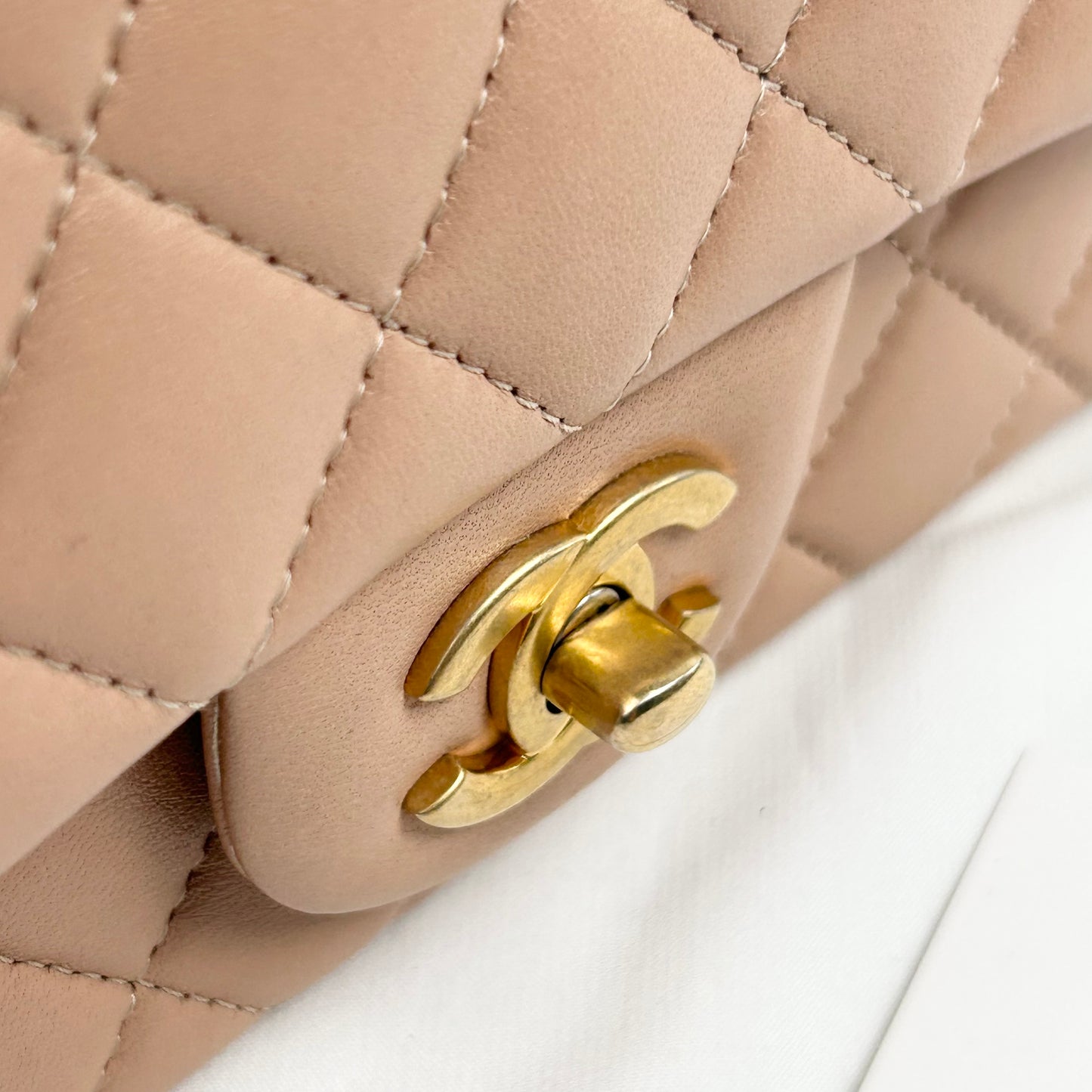 Chanel - Timeless/Classique - Leather - Beige - (mini)