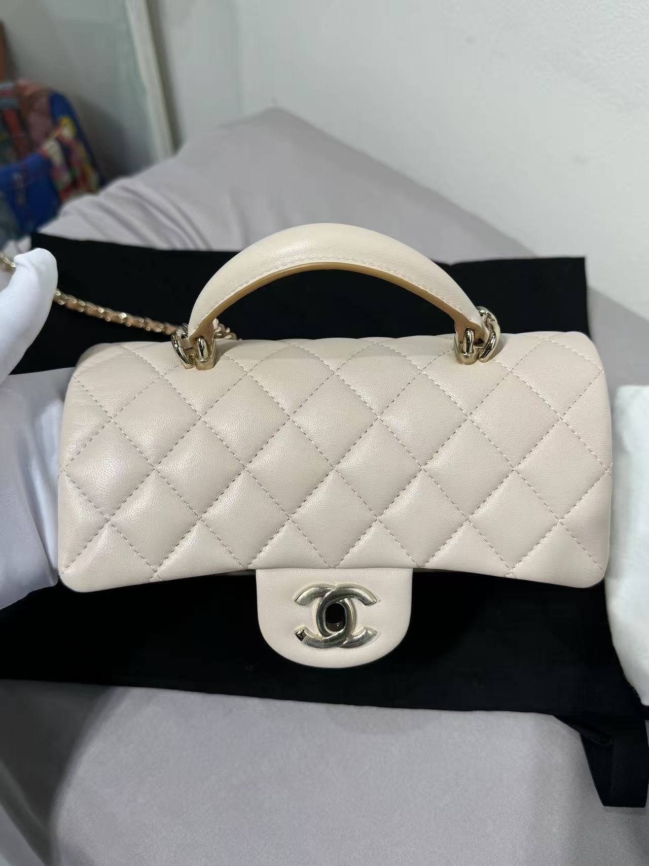 Chanel - Timeless/Classique - Leather - Beige - (mini)