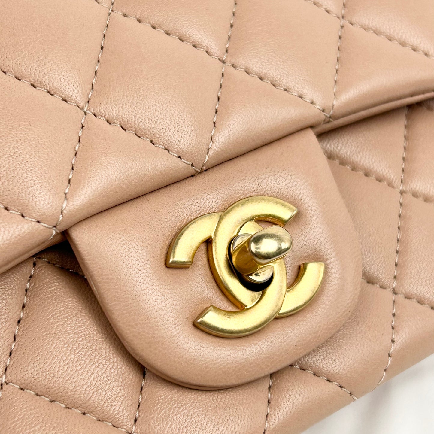 Chanel - Timeless/Classique - Leather - Beige - (mini)