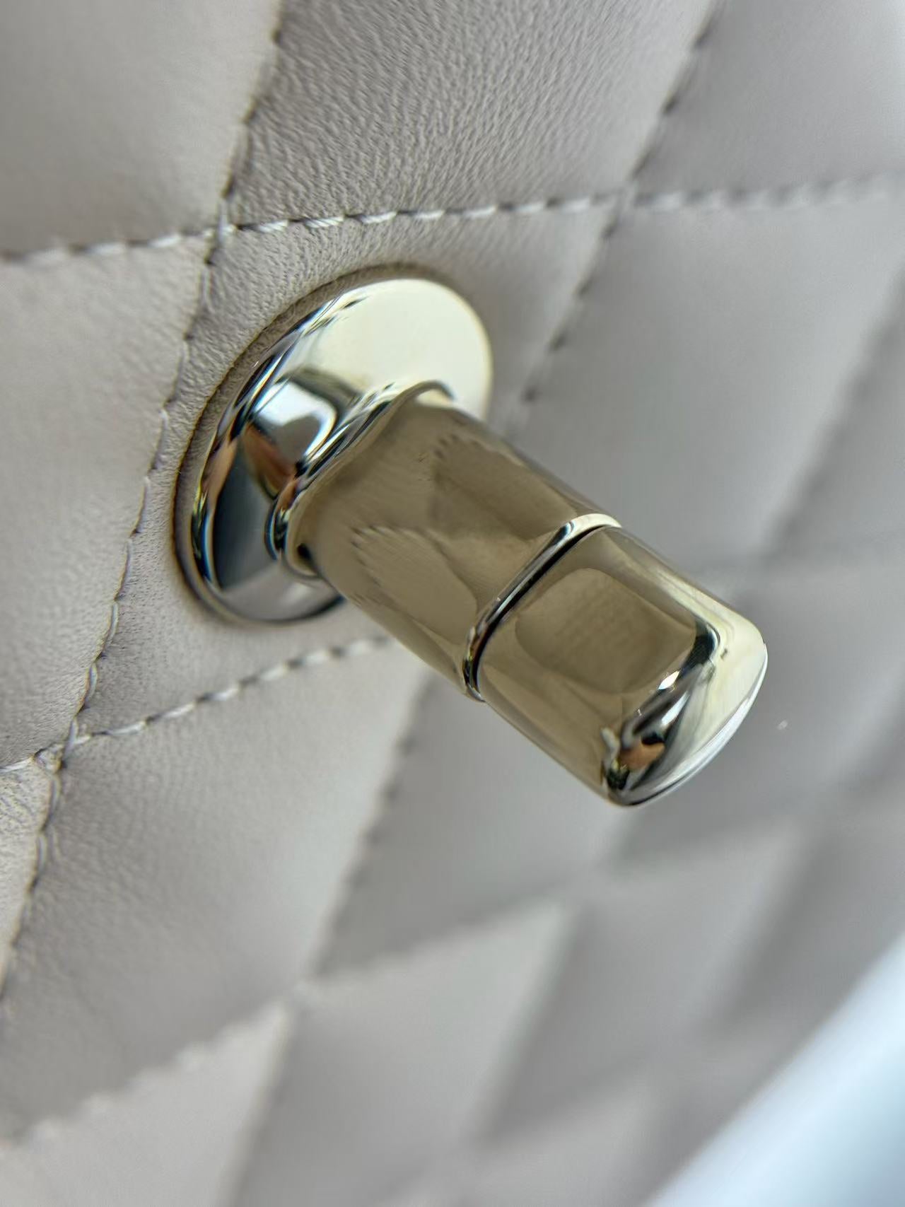 Chanel - Timeless/Classique - Leather - Beige - (mini)
