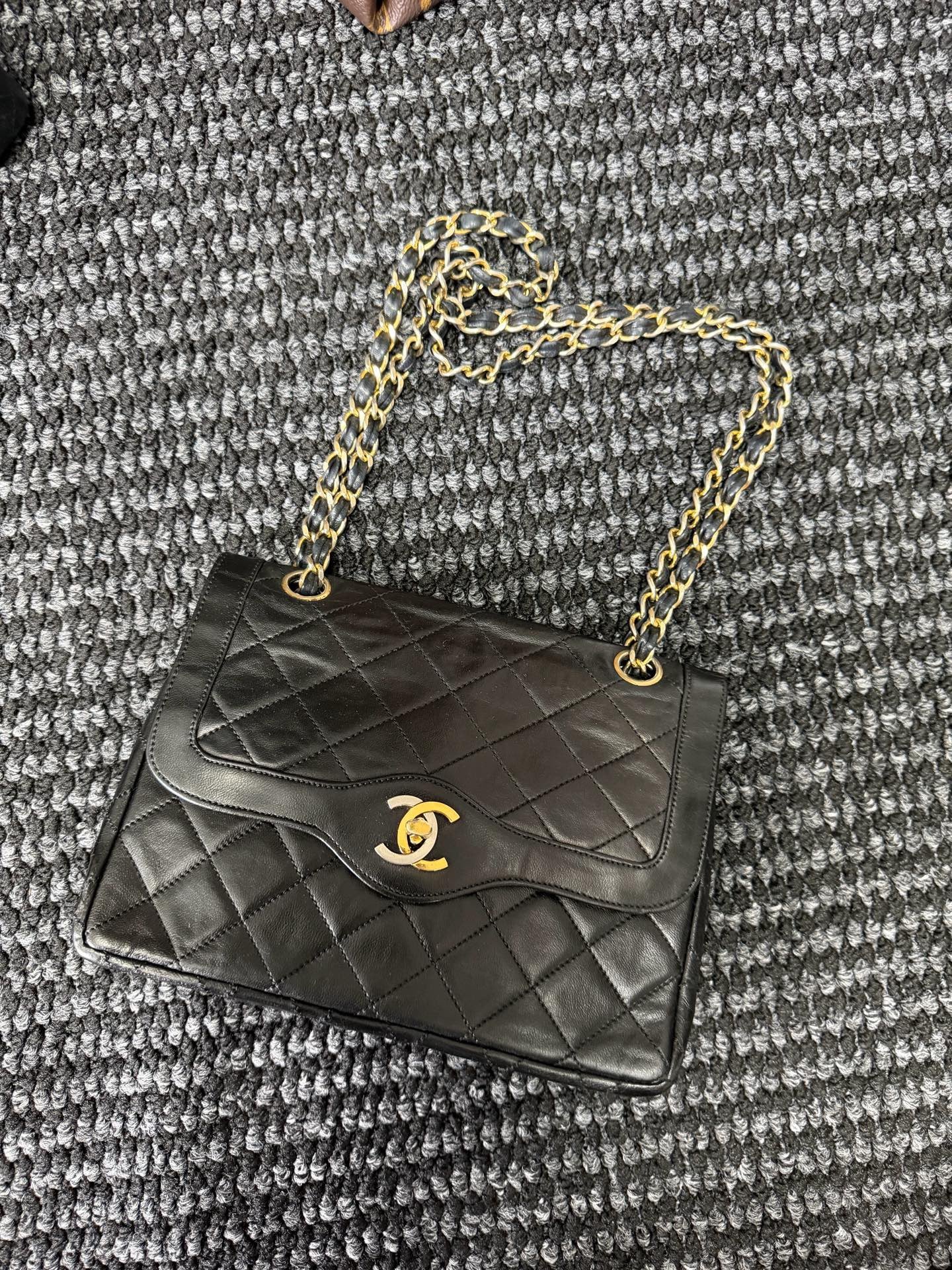 Chanel - Timeless/Classique - Leather - Black - (medium)