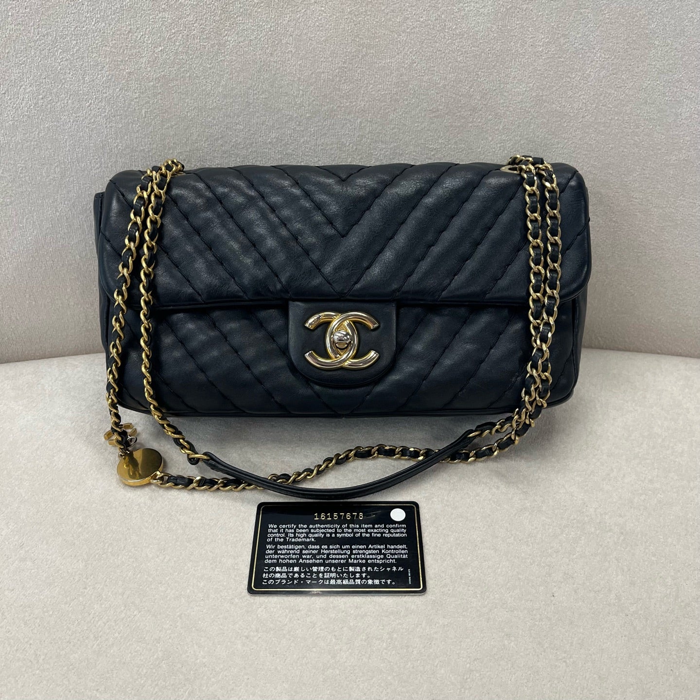 Chanel - Timeless/Classique - Leather - Black - (medium)
