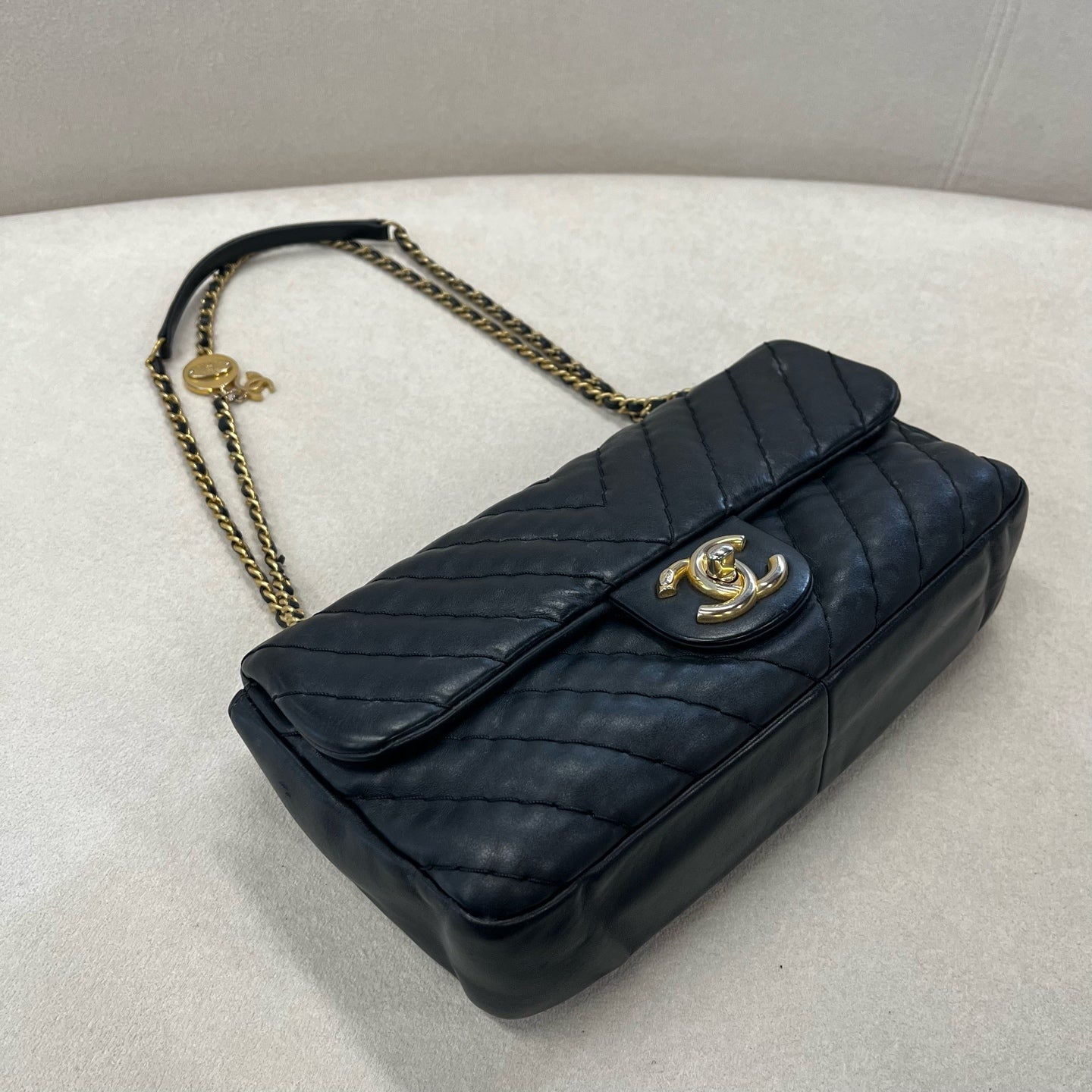 Chanel - Timeless/Classique - Leather - Black - (medium)
