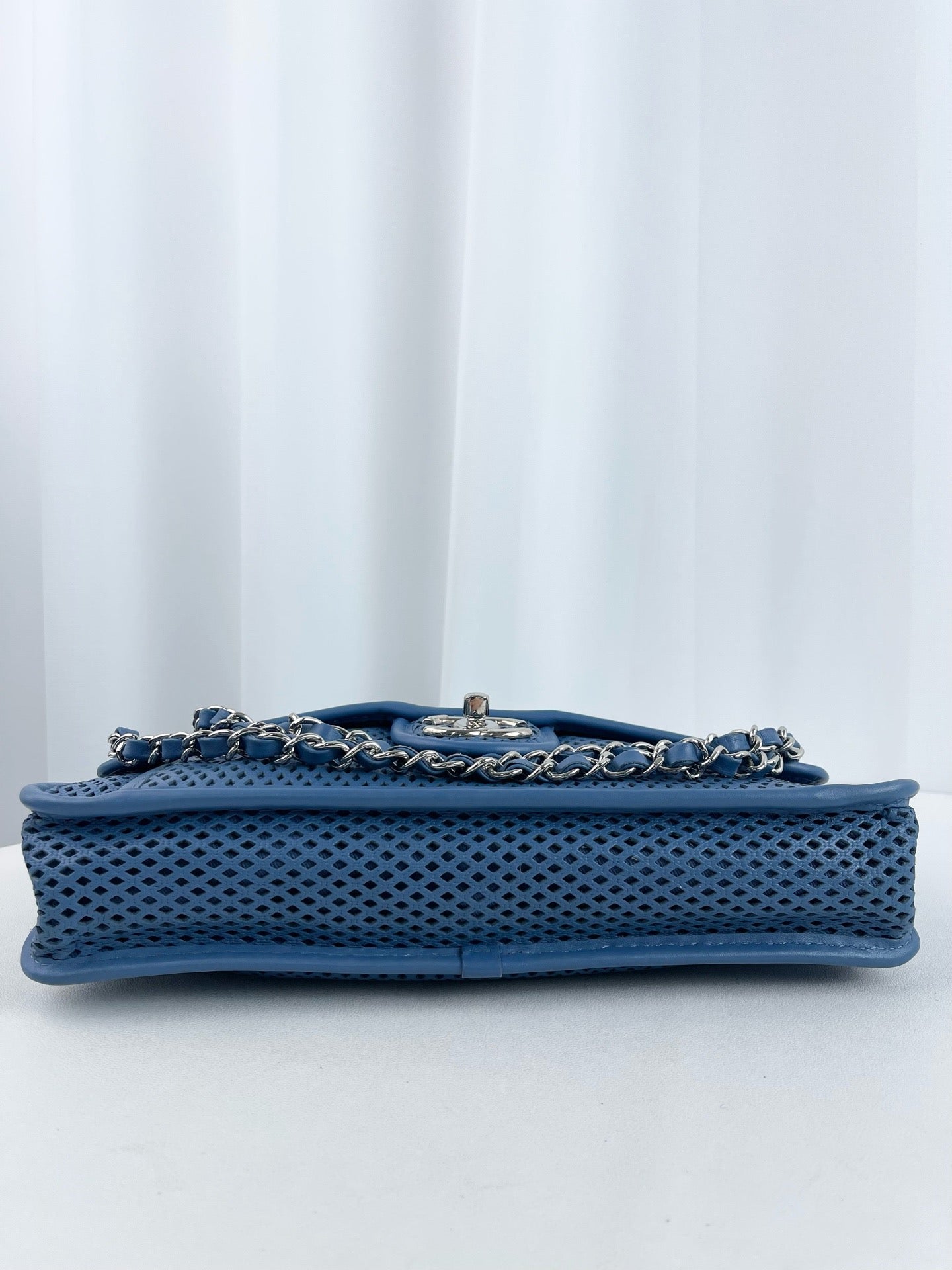 Chanel - Timeless/Classique - Leather - Blue - (medium)