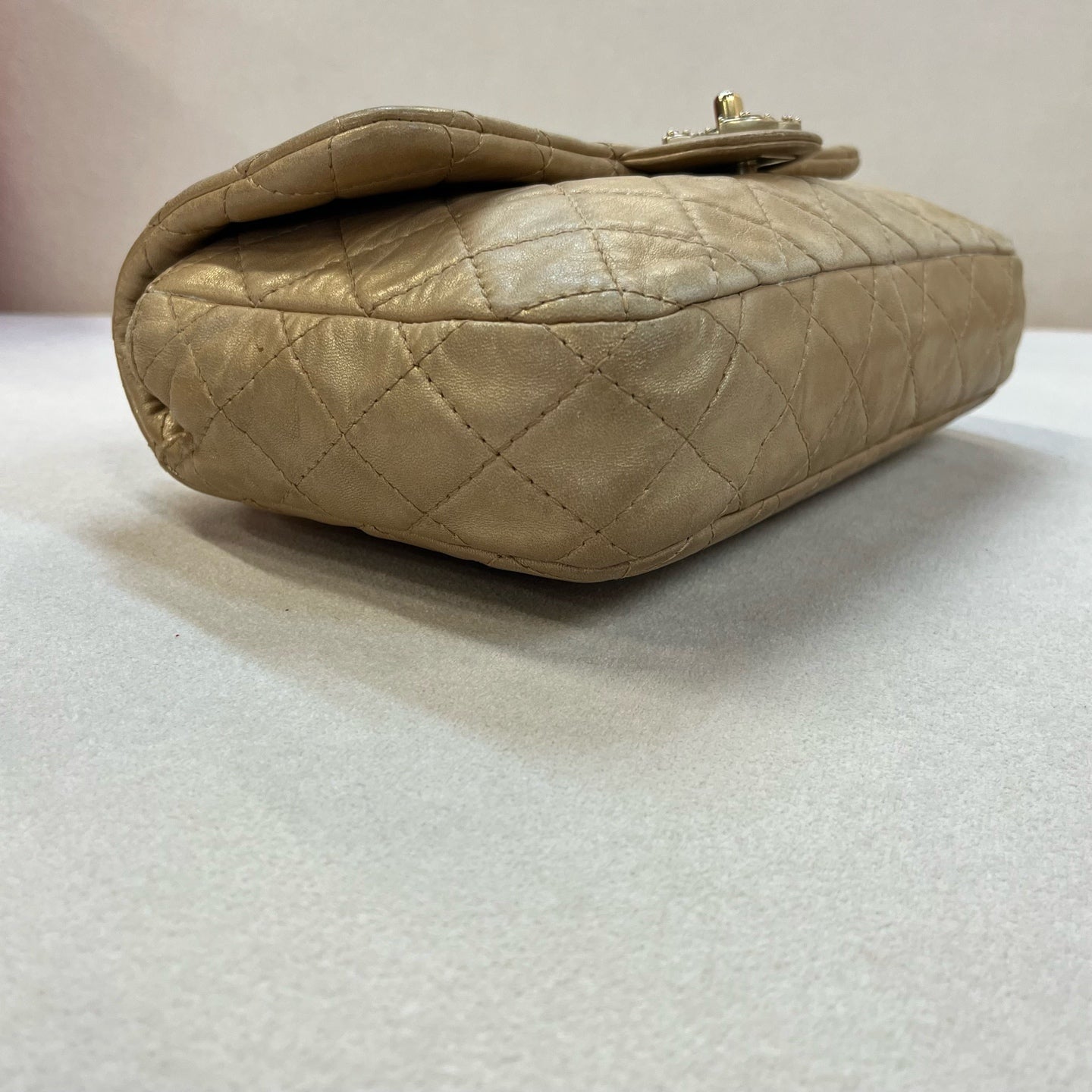 Chanel - Timeless/Classique - Leather - Gold - (medium)