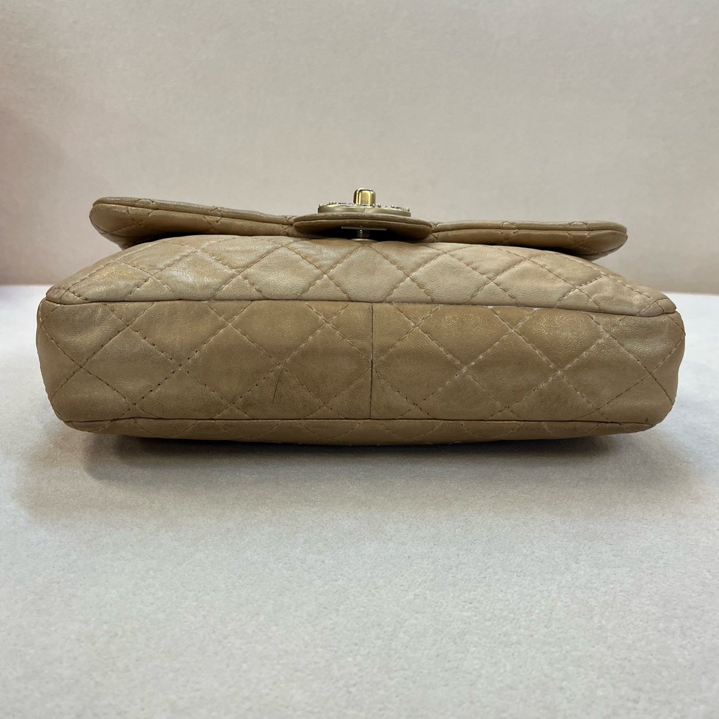 Chanel - Timeless/Classique - Leather - Gold - (medium)