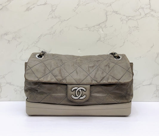 Chanel - Timeless/Classique - Leather - Grey - (medium)