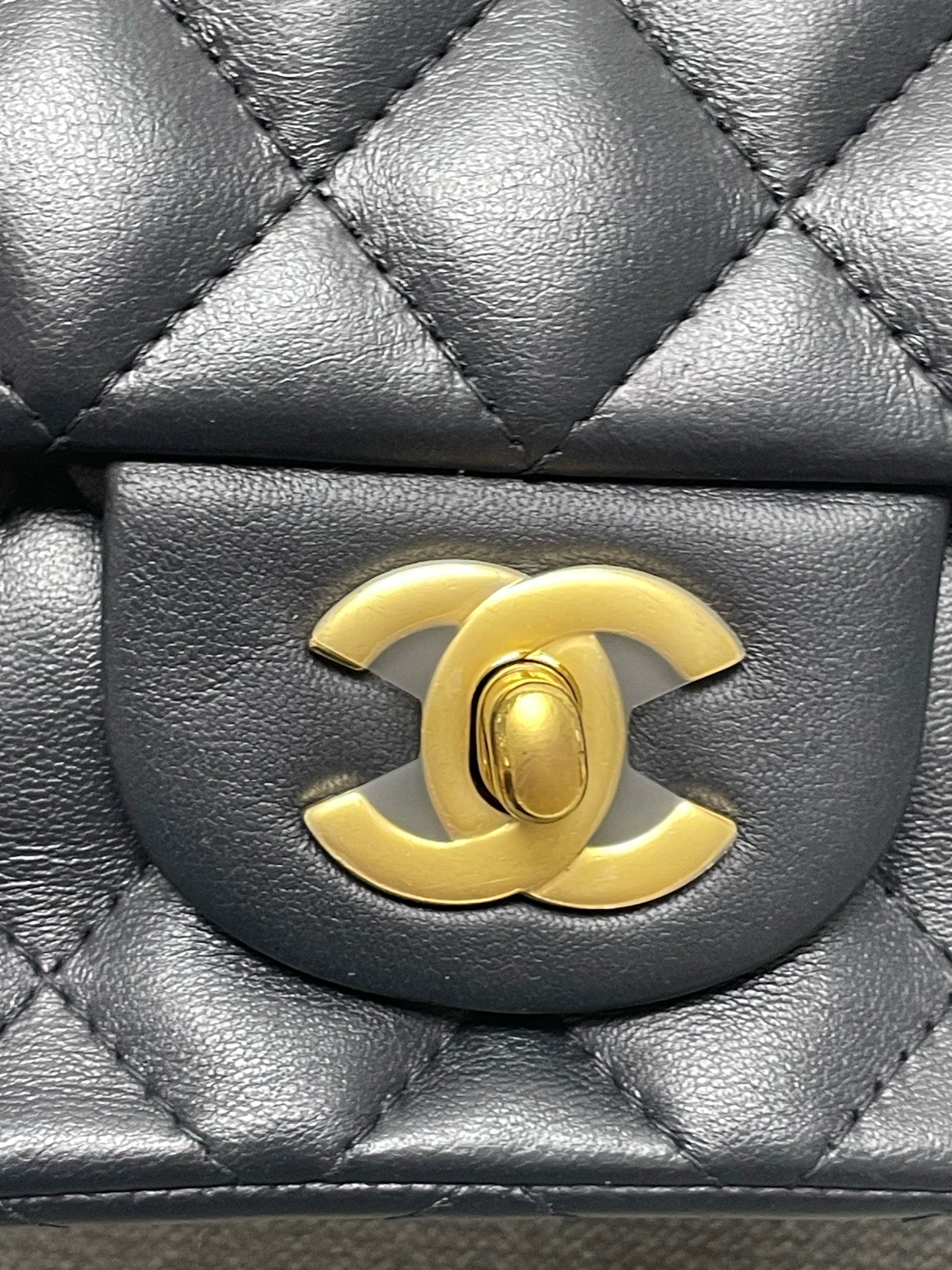 Chanel - Timeless/Classique - Leather - Navy - (mini)
