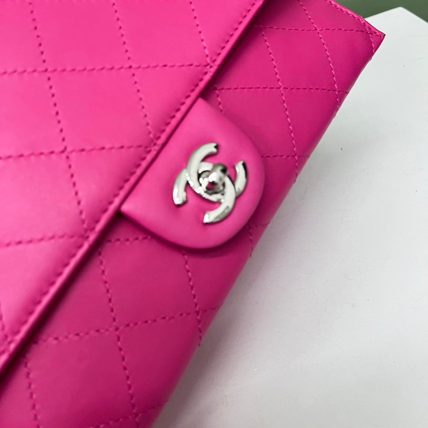Chanel - Timeless/Classique - Leather - Pink - (medium)
