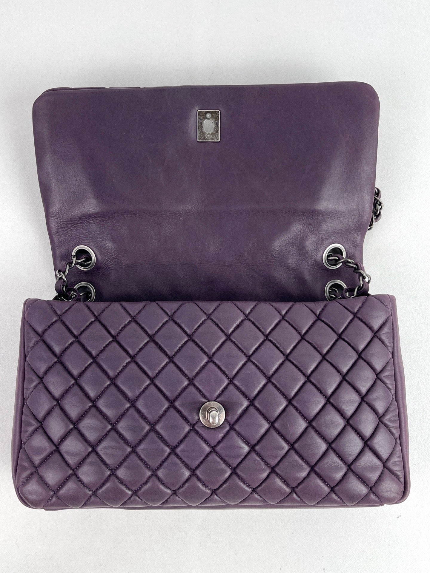 Chanel - Timeless/Classique - Leather - Purple - (medium)