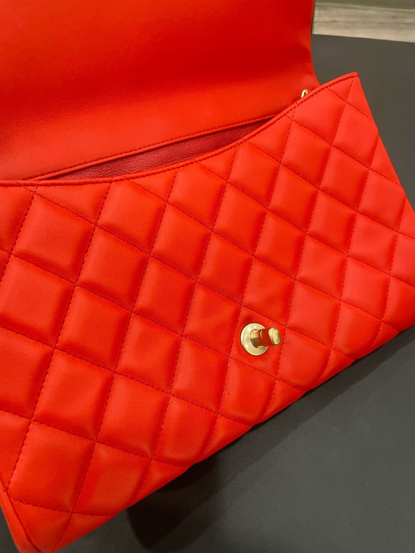 Chanel - Timeless/Classique - Leather - Red - (medium)