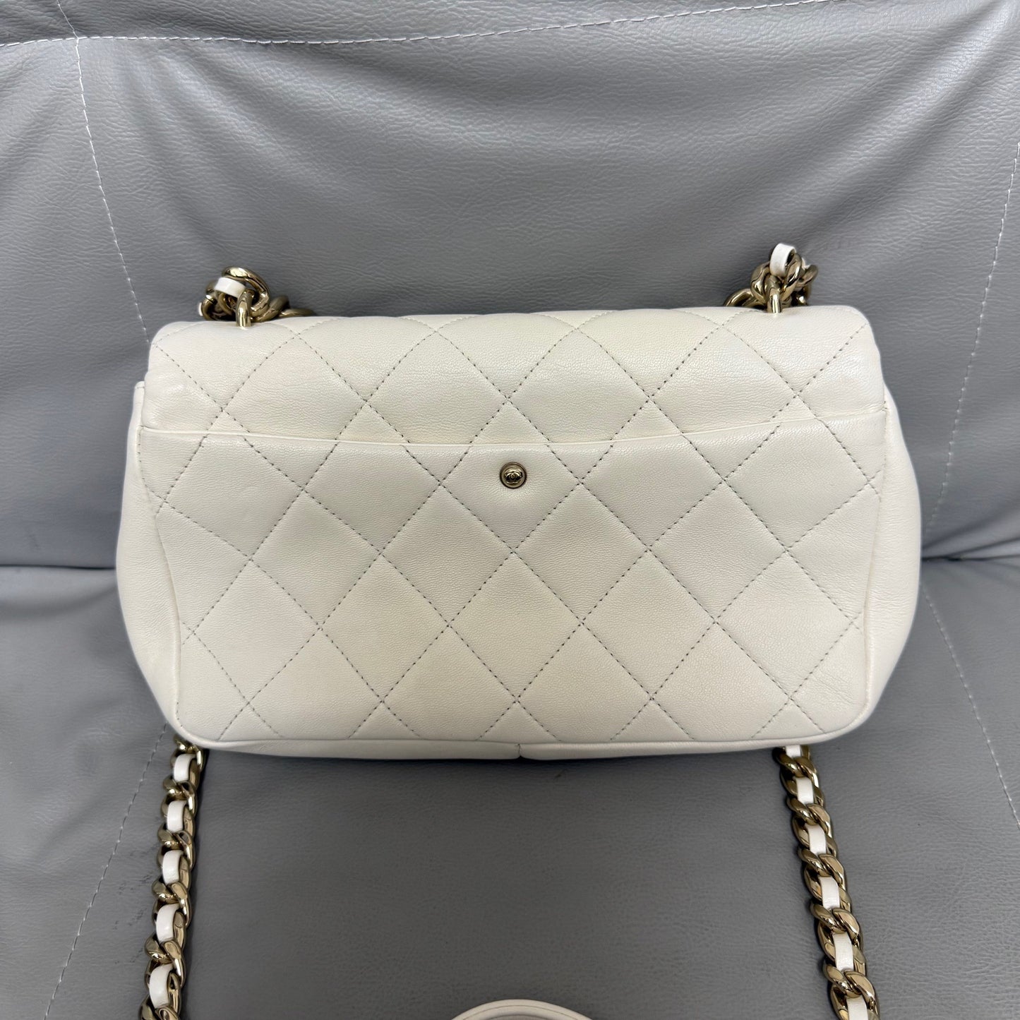 Chanel - Timeless/Classique - Leather - White - (medium)