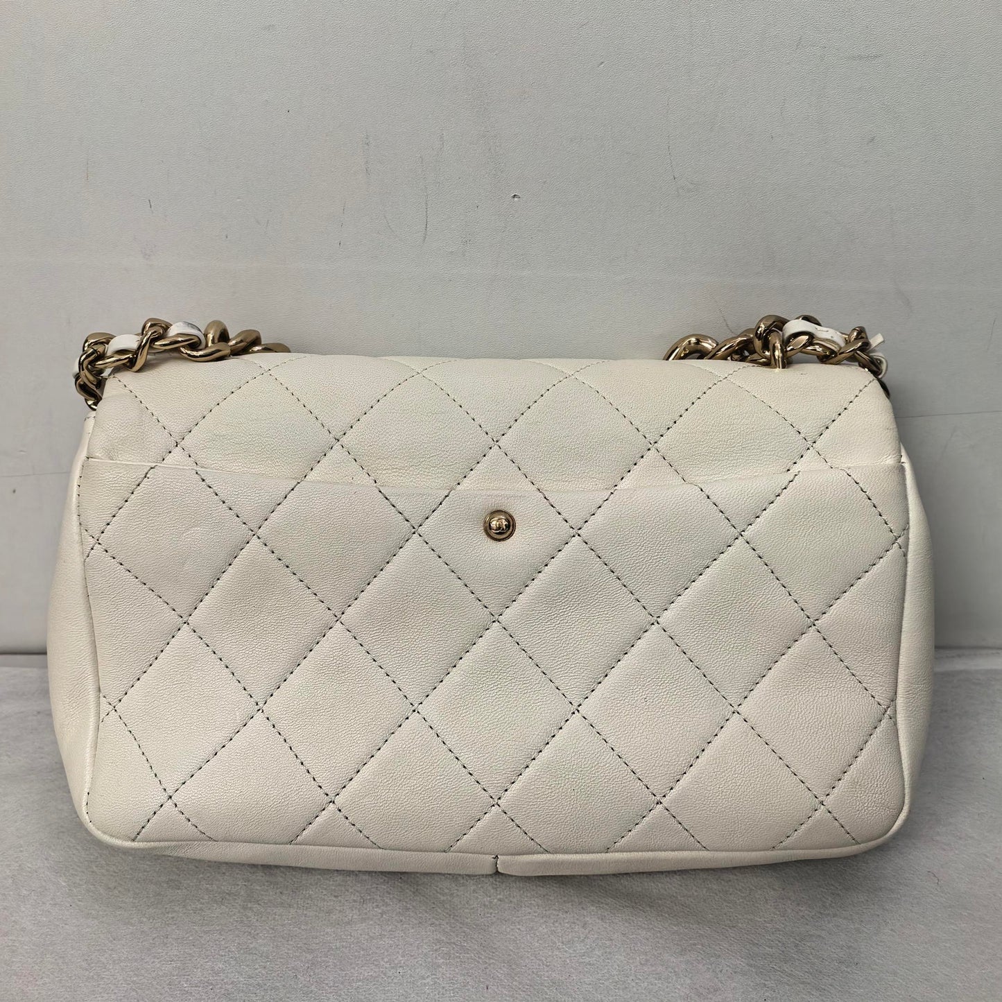 Chanel - Timeless/Classique - Leather - White - (medium)