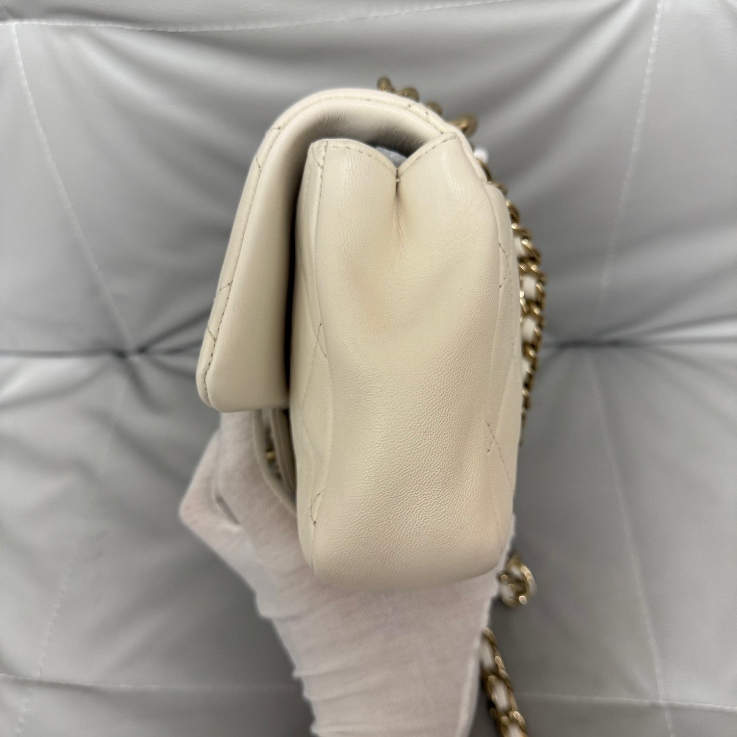 Chanel - Timeless/Classique - Leather - White - (medium)