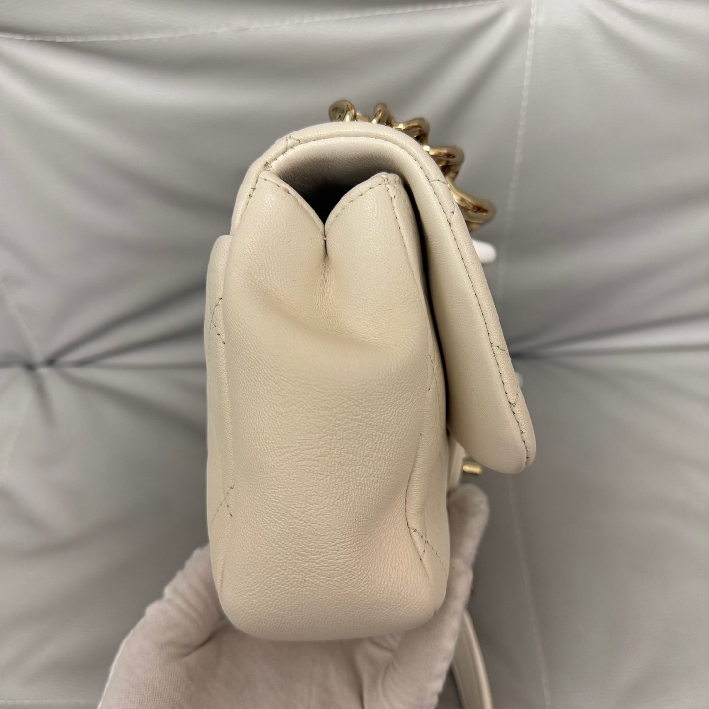 Chanel - Timeless/Classique - Leather - White - (medium)