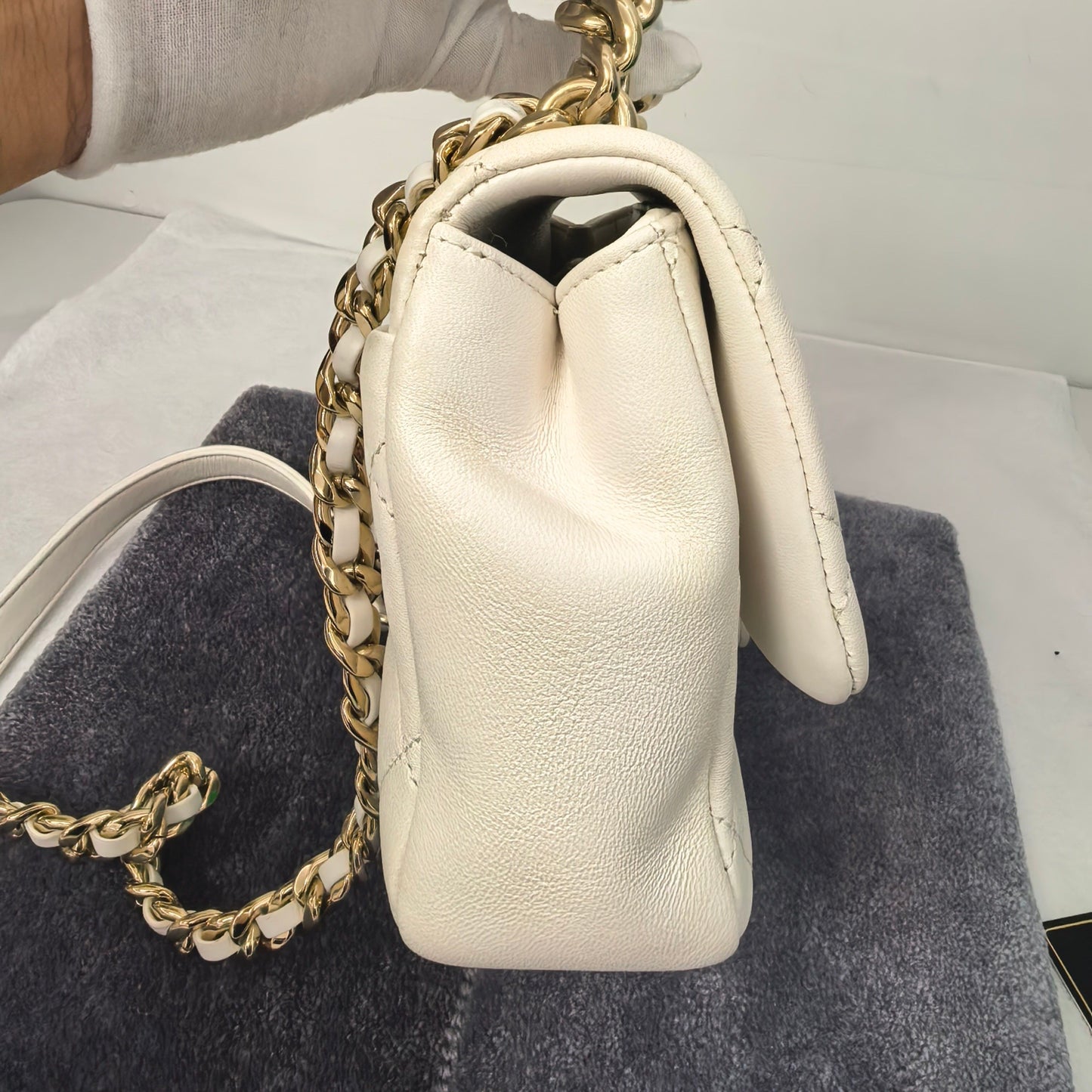 Chanel - Timeless/Classique - Leather - White - (medium)