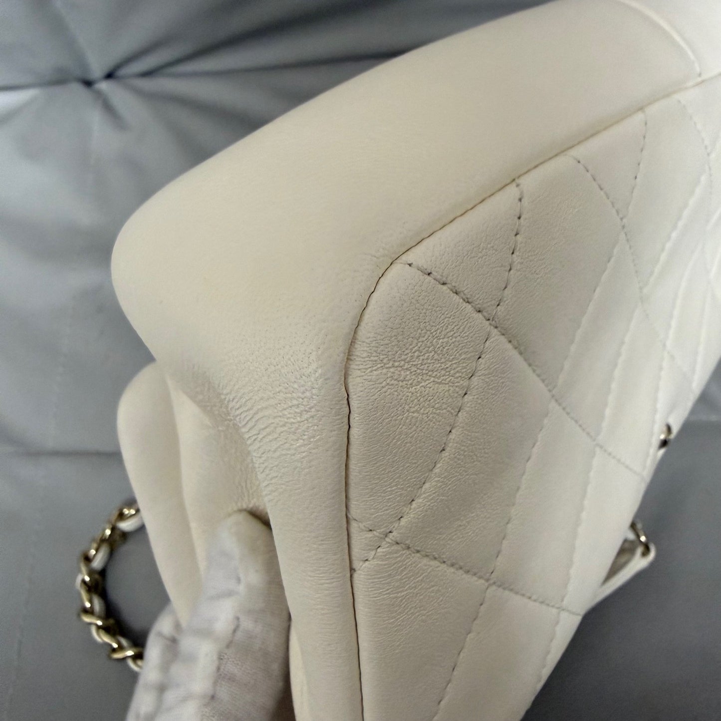 Chanel - Timeless/Classique - Leather - White - (medium)