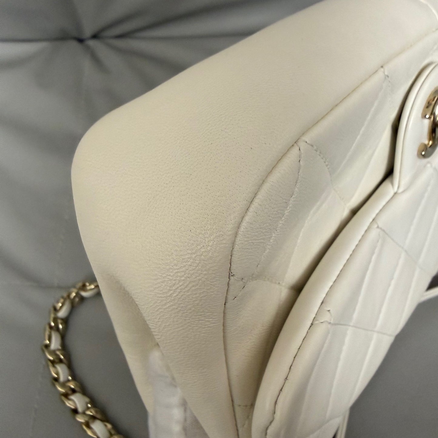 Chanel - Timeless/Classique - Leather - White - (medium)