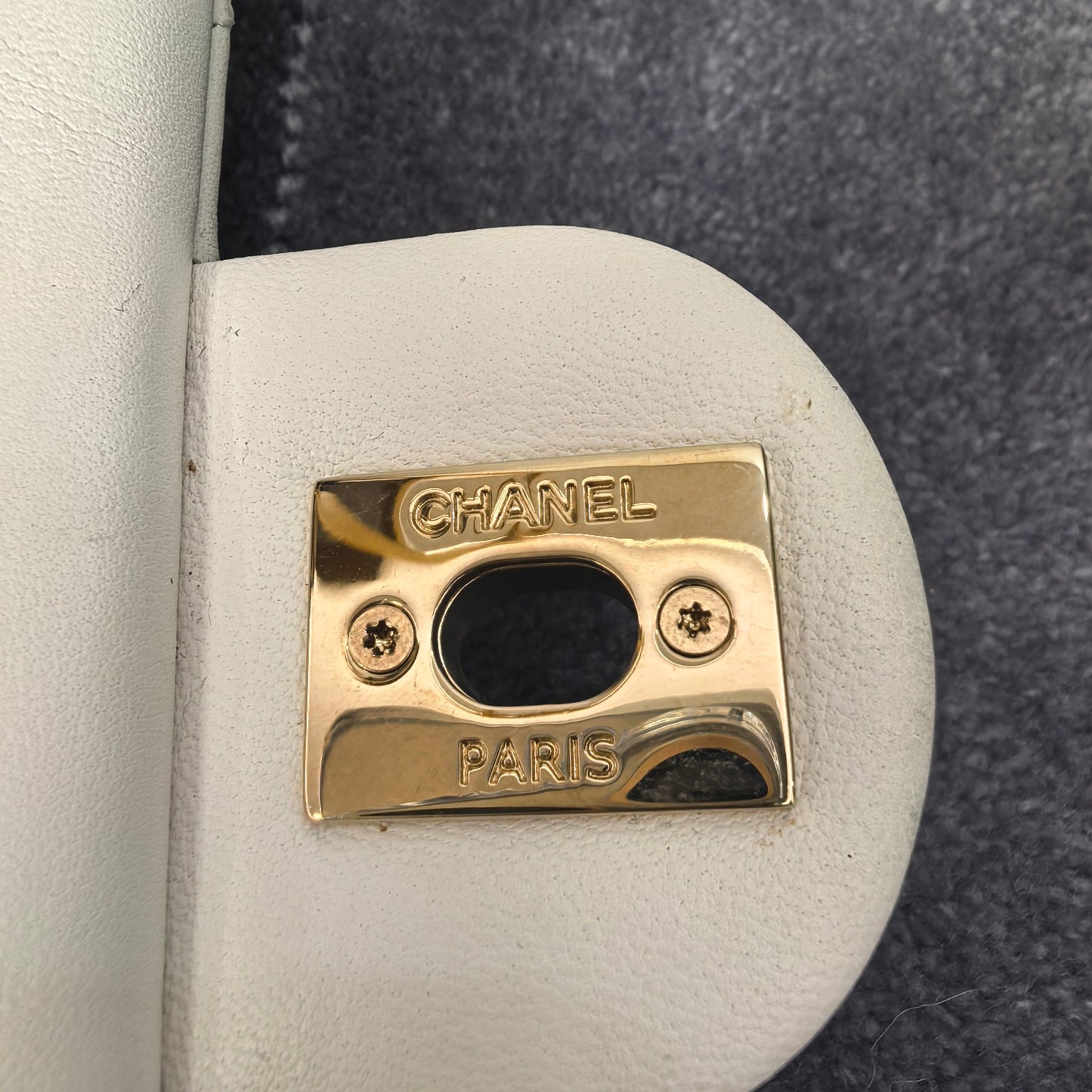 Chanel - Timeless/Classique - Leather - White - (medium)