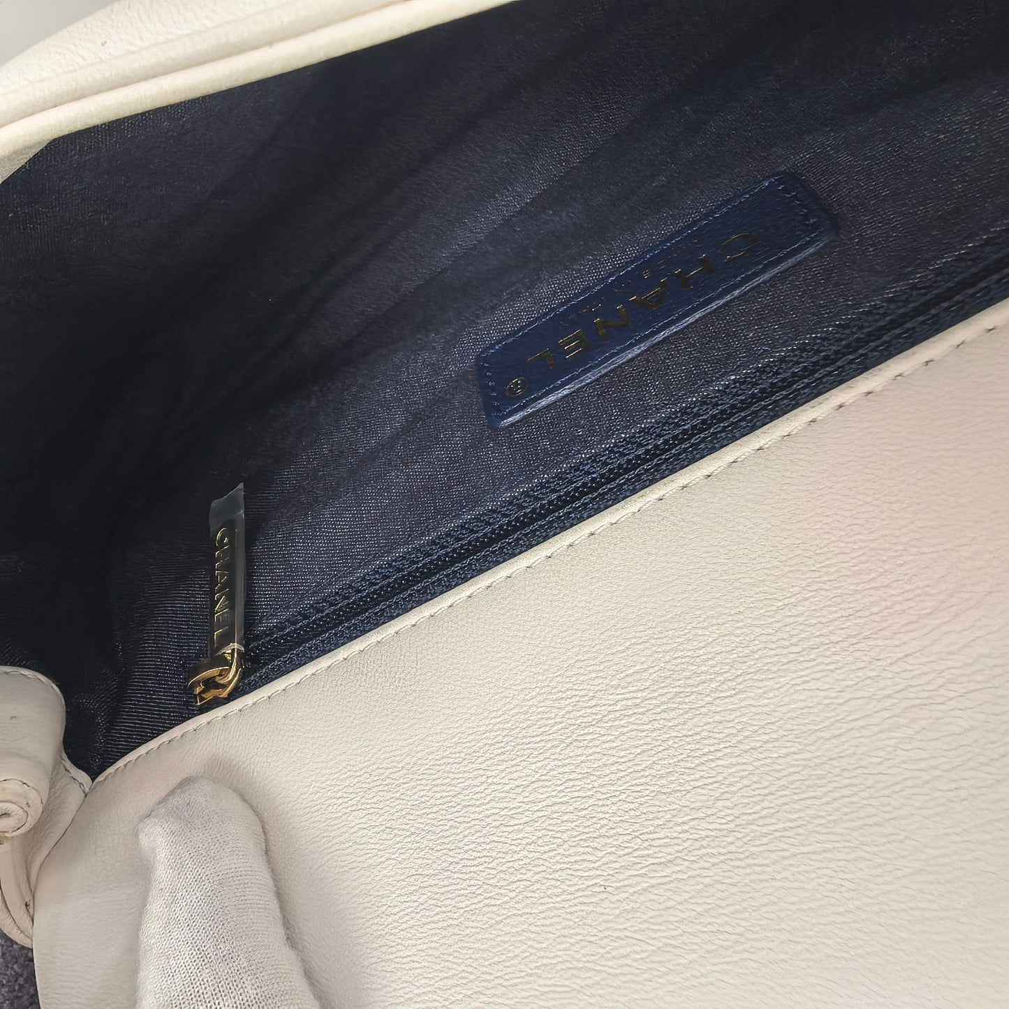 Chanel - Timeless/Classique - Leather - White - (medium)