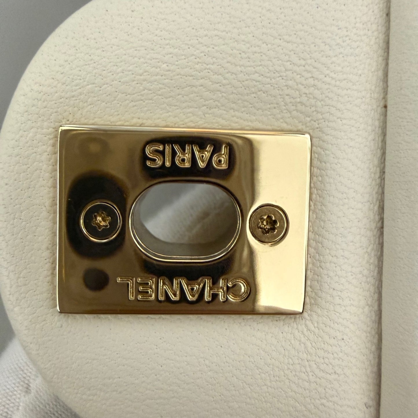 Chanel - Timeless/Classique - Leather - White - (medium)