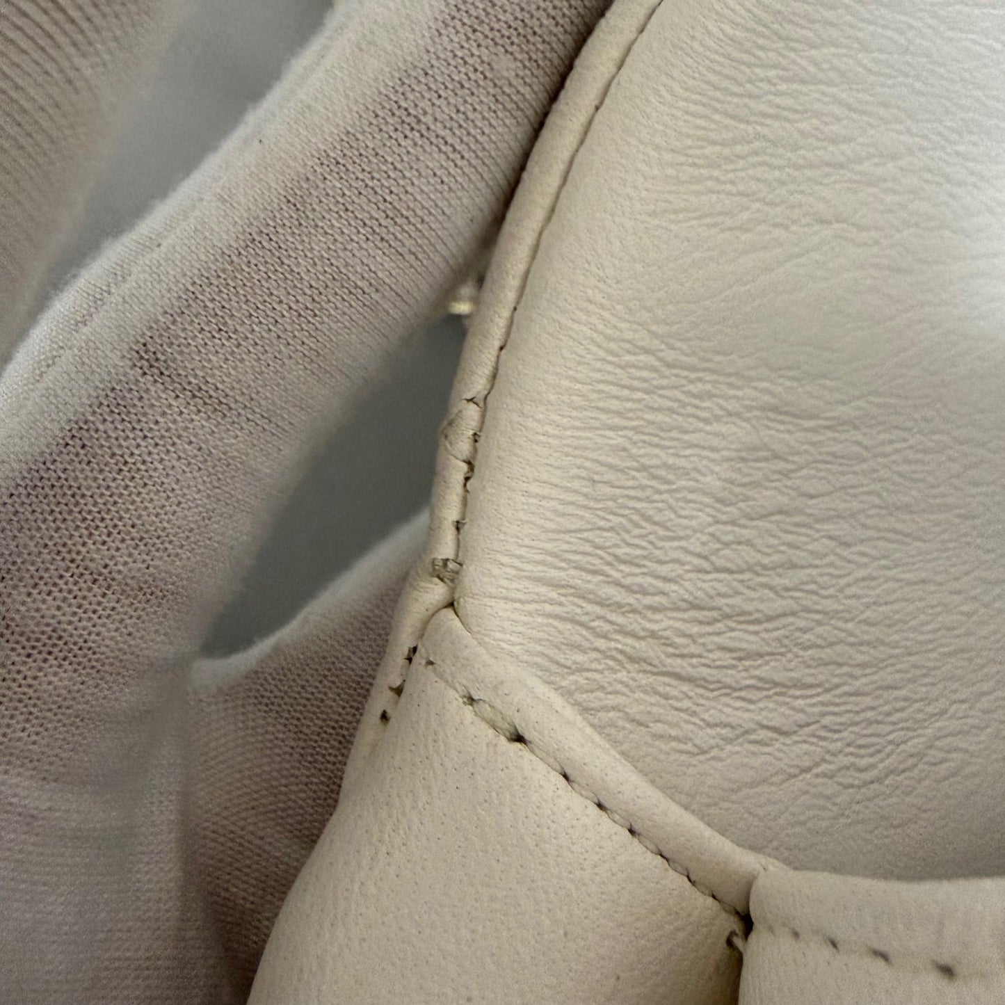 Chanel - Timeless/Classique - Leather - White - (medium)