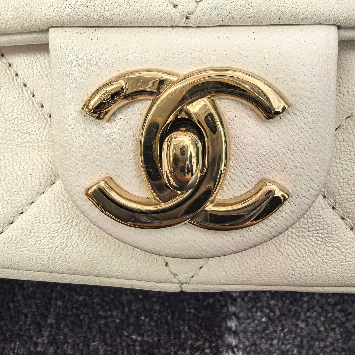 Chanel - Timeless/Classique - Leather - White - (medium)