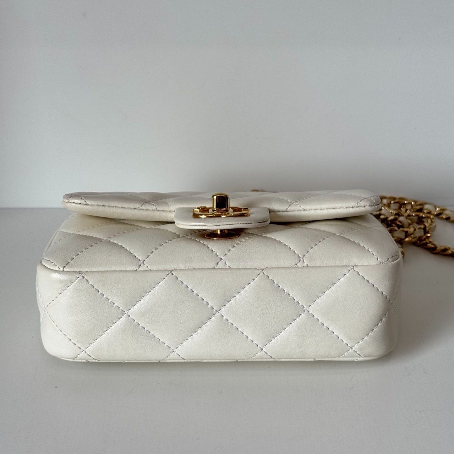 Chanel - Timeless/Classique - Leather - White - (mini)