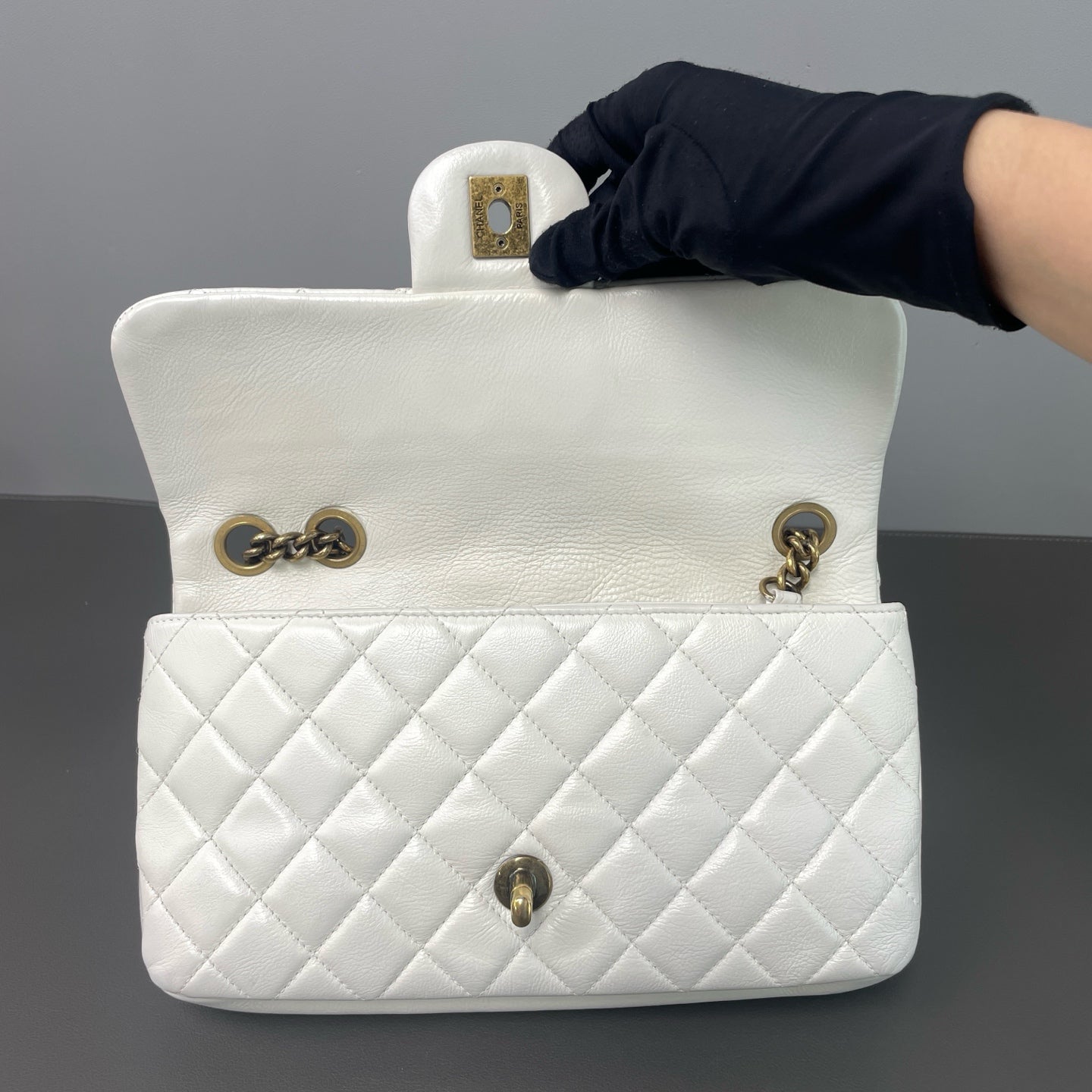 Chanel - Timeless/Classique - Leather - White - (Other)