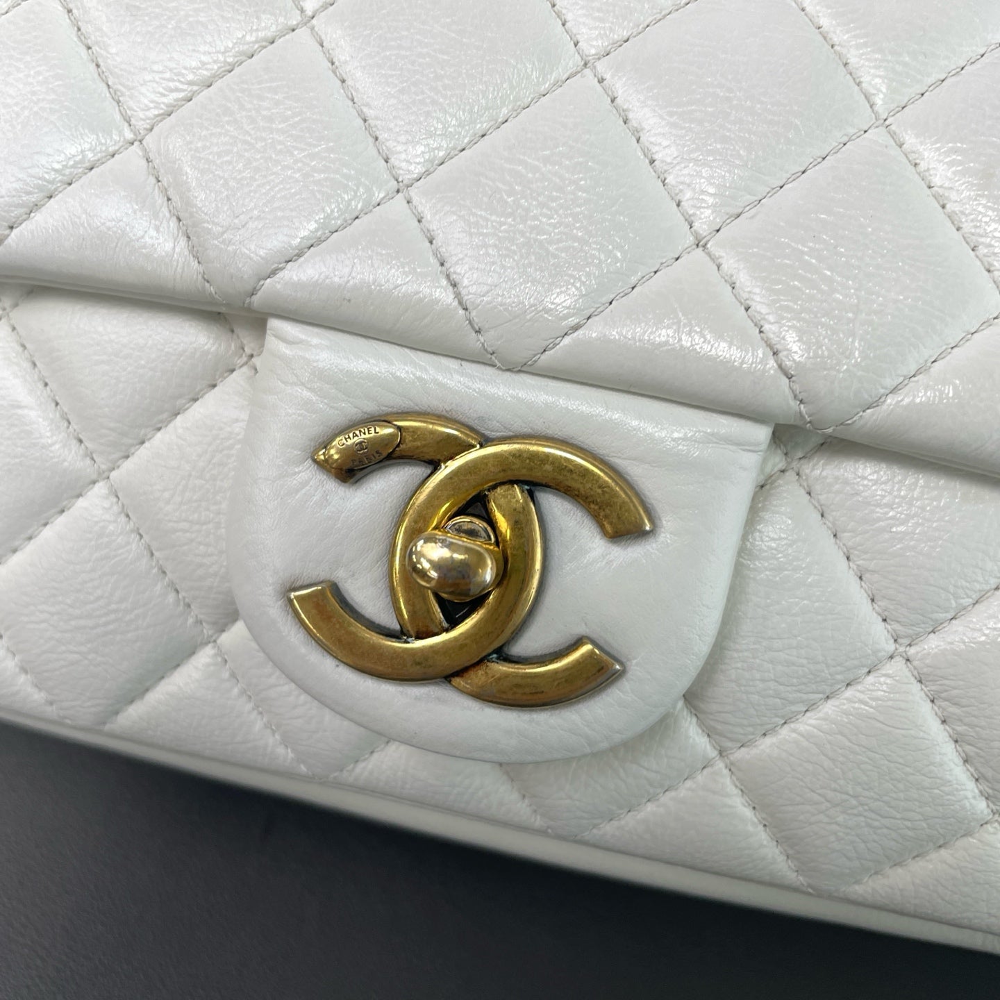 Chanel - Timeless/Classique - Leather - White - (Other)