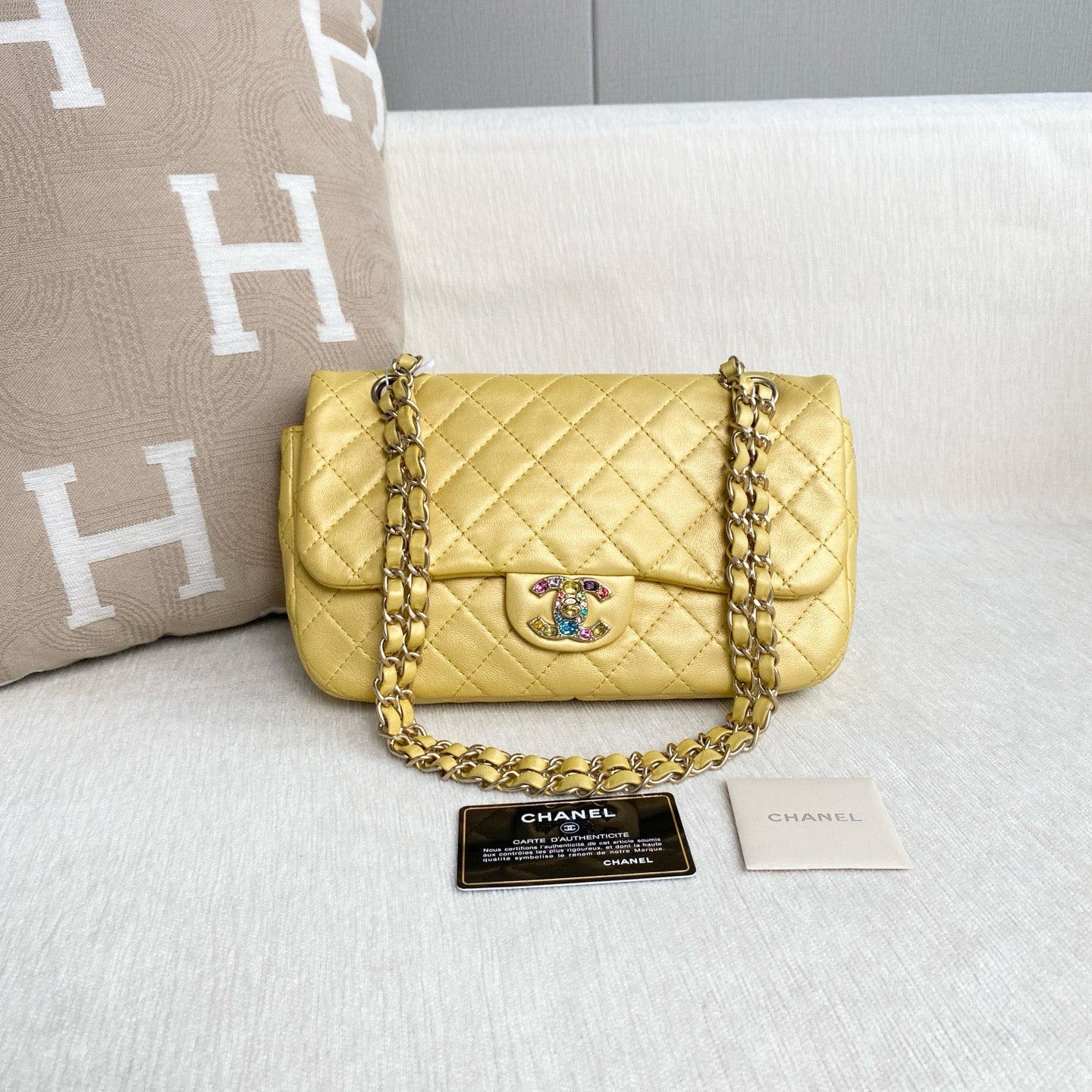 Chanel - Timeless/Classique - Leather - Yellow - (Medium)