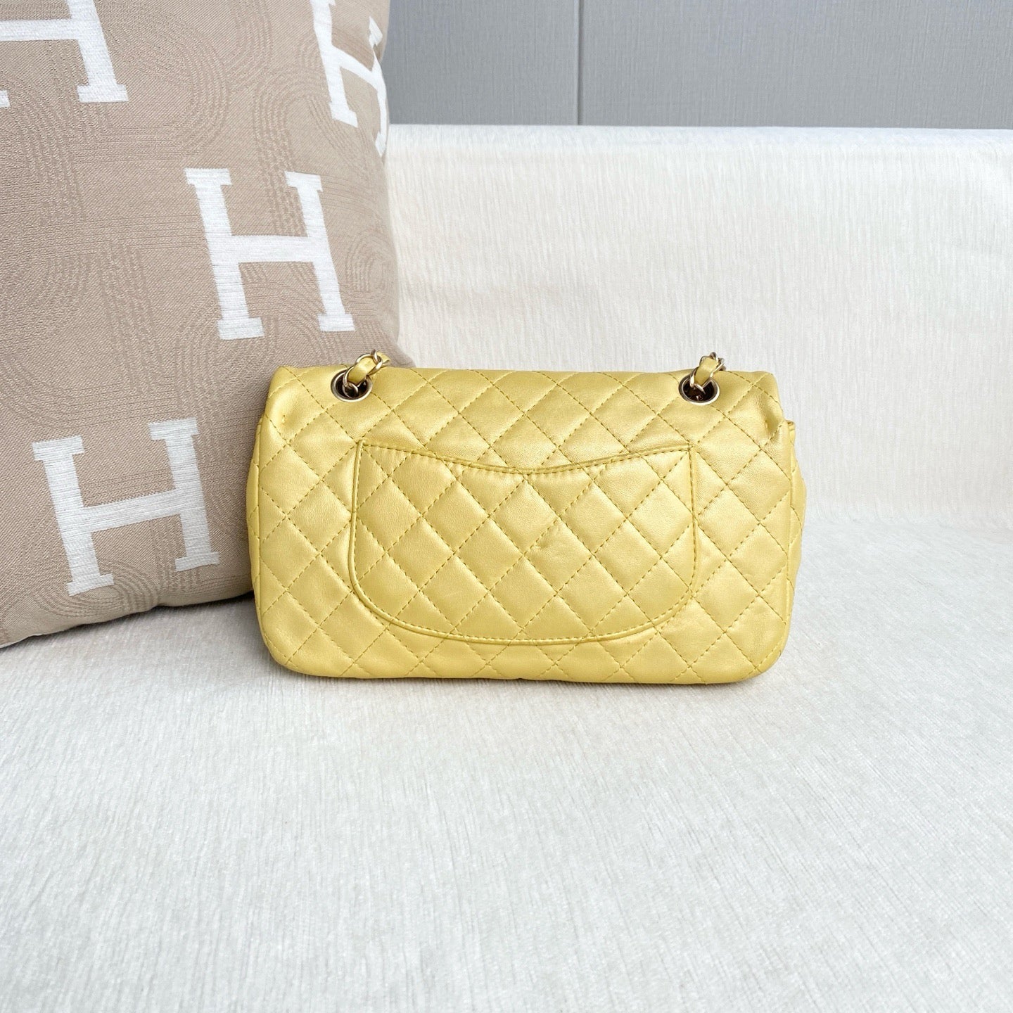 Chanel - Timeless/Classique - Leather - Yellow - (Medium)