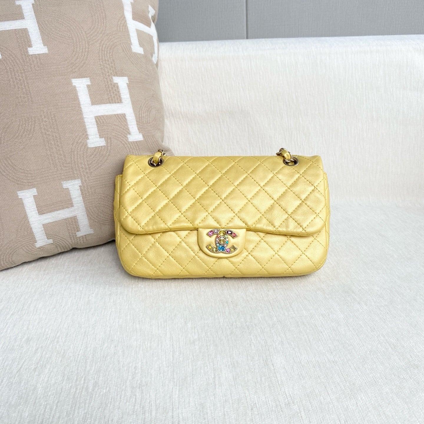 Chanel - Timeless/Classique - Leather - Yellow - (Medium)