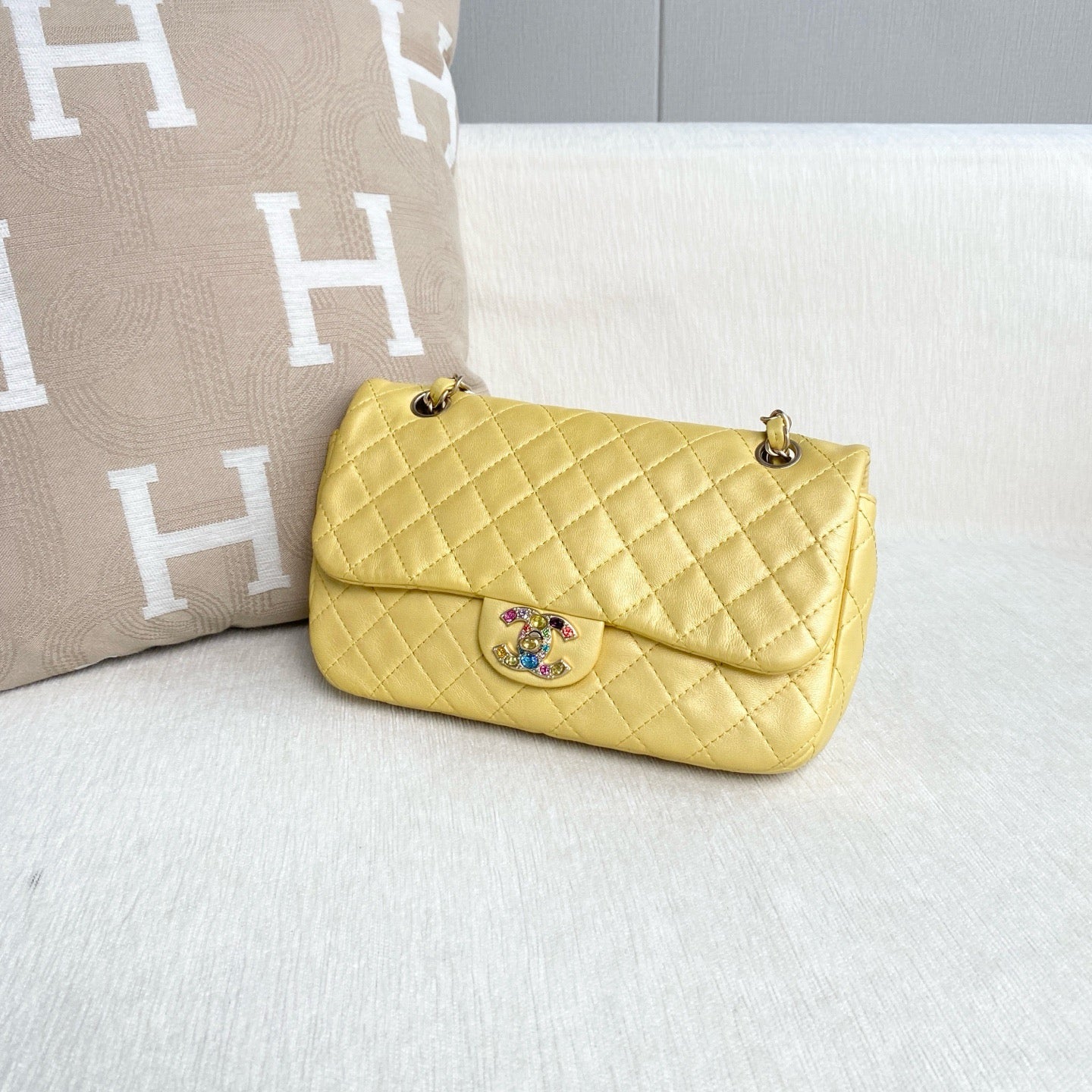 Chanel - Timeless/Classique - Leather - Yellow - (Medium)