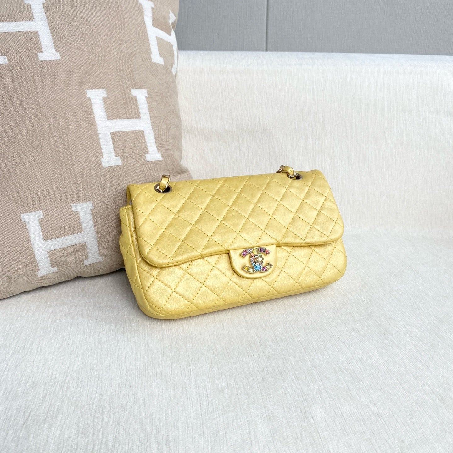 Chanel - Timeless/Classique - Leather - Yellow - (Medium)