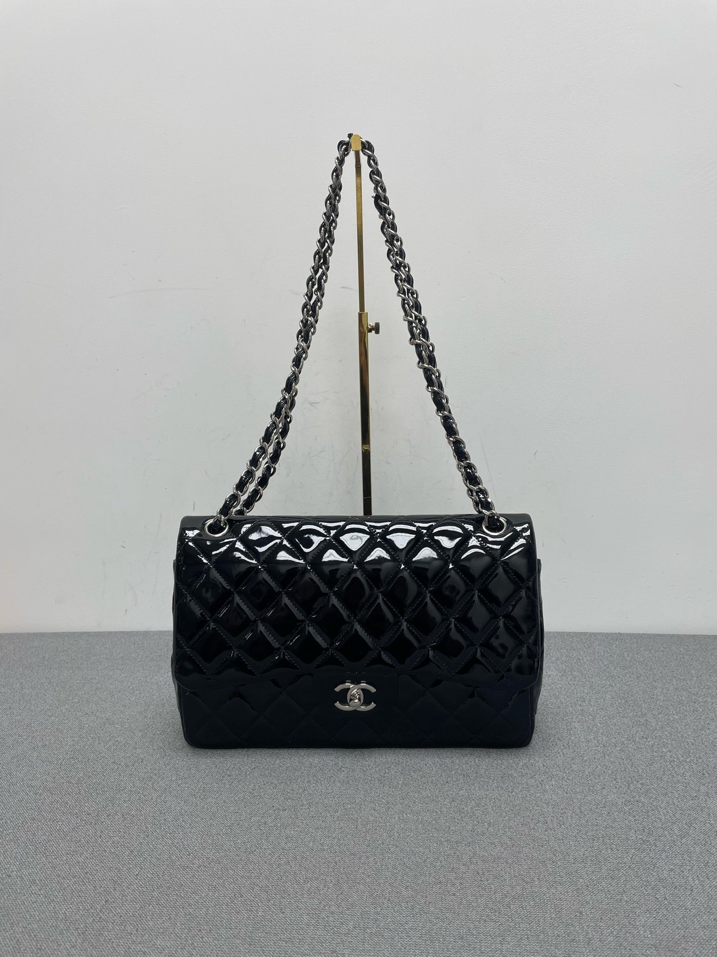 Chanel - Timeless/Classique - Patent leather - Black - (large)
