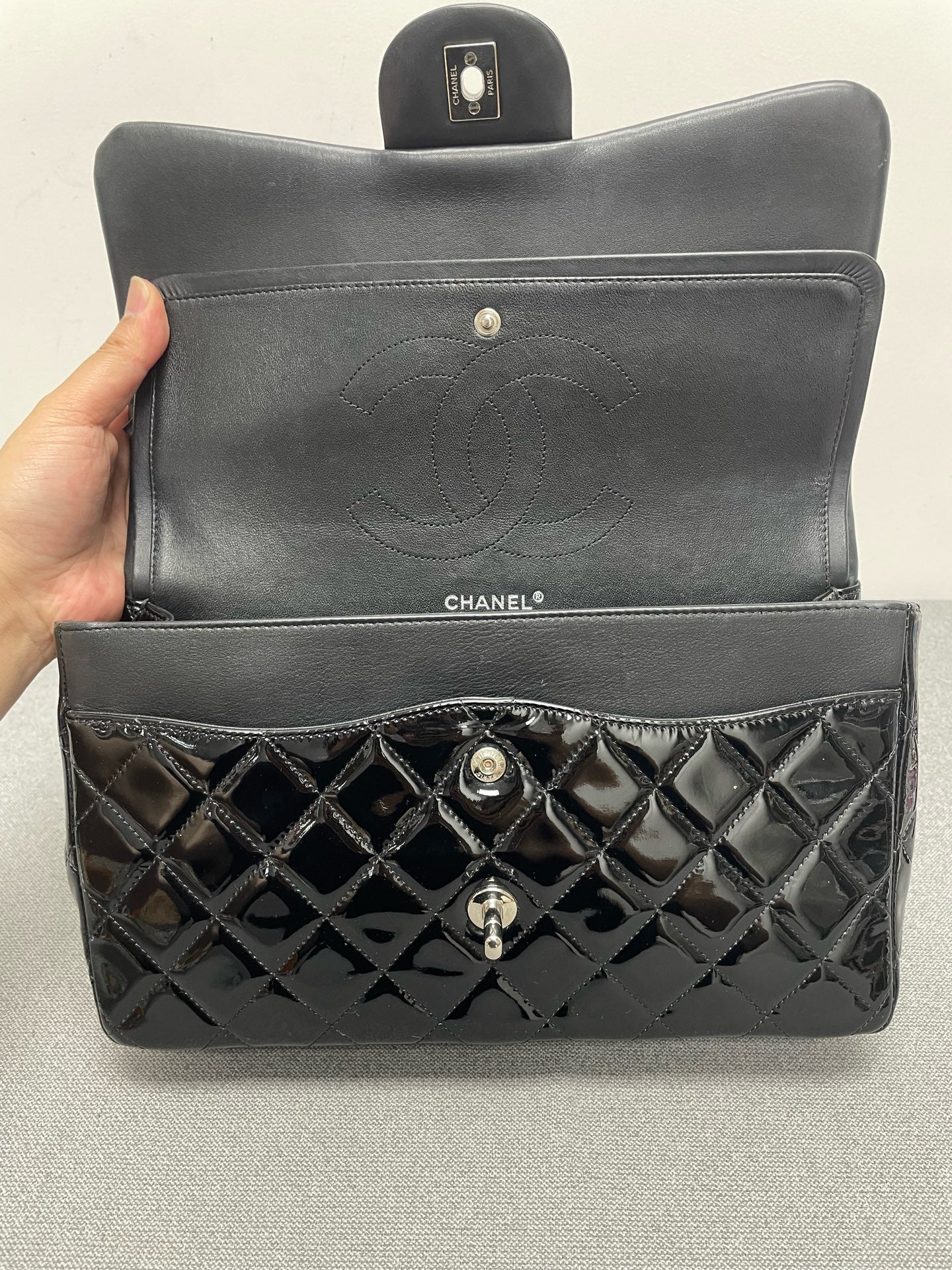 Chanel - Timeless/Classique - Patent leather - Black - (large)
