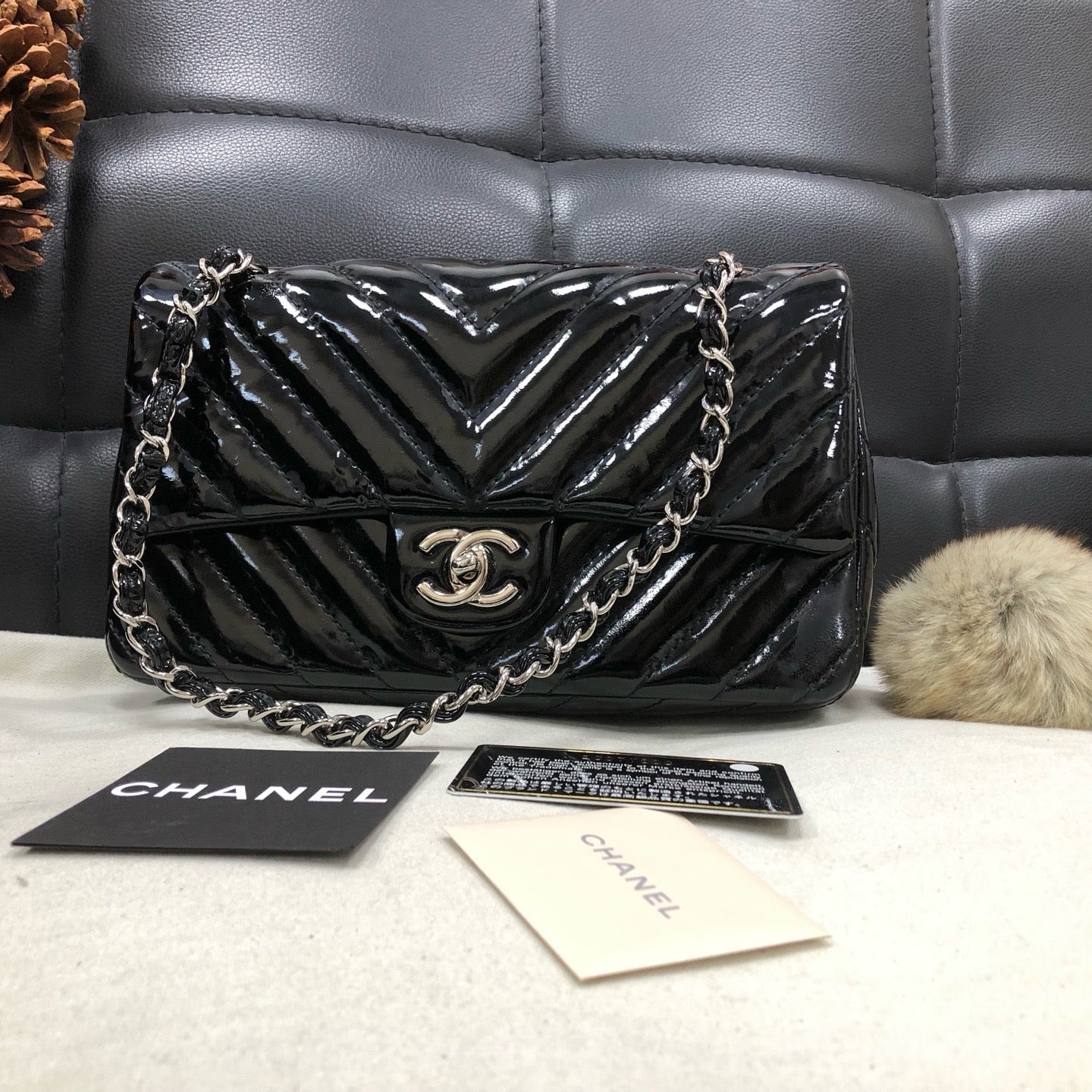 Chanel - Timeless/Classique - Patent leather - Black - (medium)