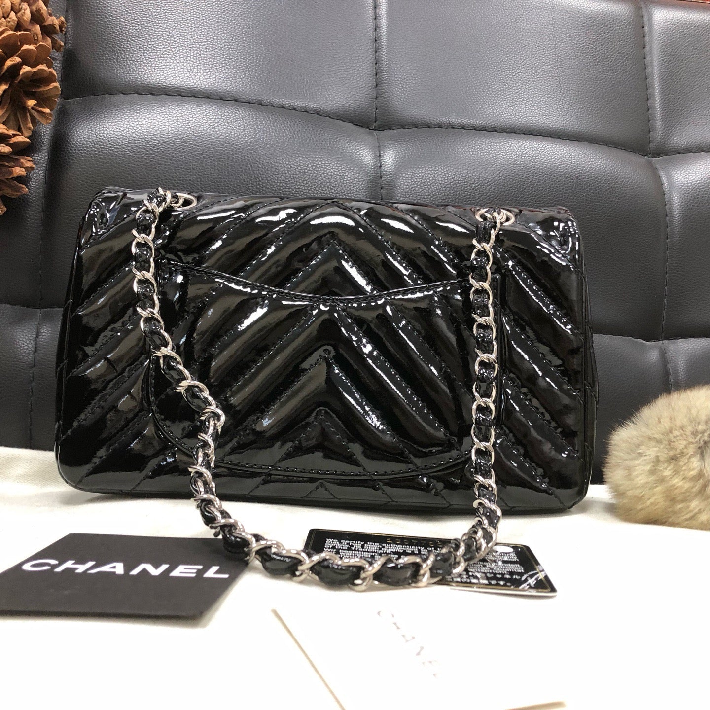 Chanel - Timeless/Classique - Patent leather - Black - (medium)