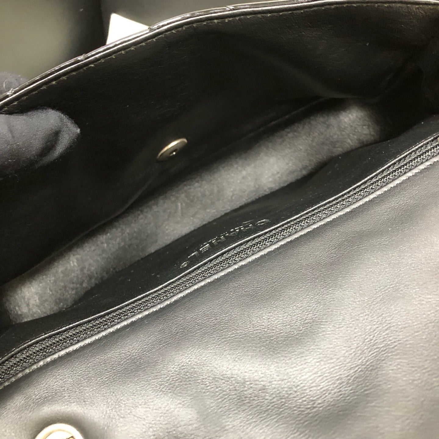 Chanel - Timeless/Classique - Patent leather - Black - (medium)