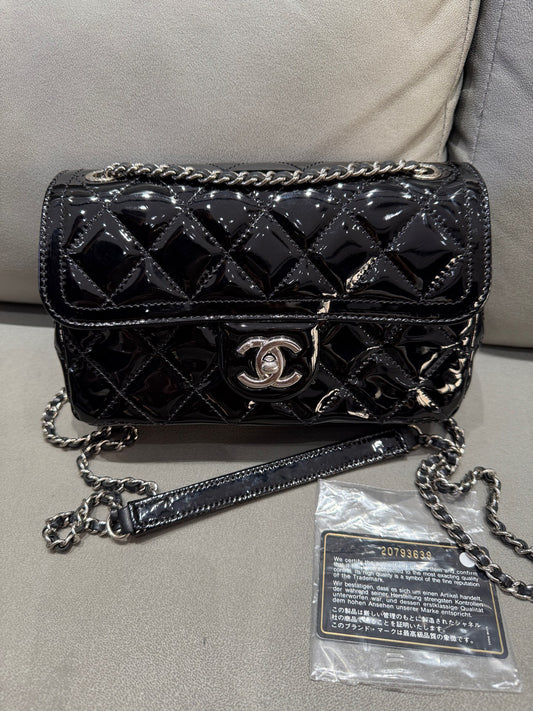 Chanel - Timeless/Classique - Patent leather - Black - (small)
