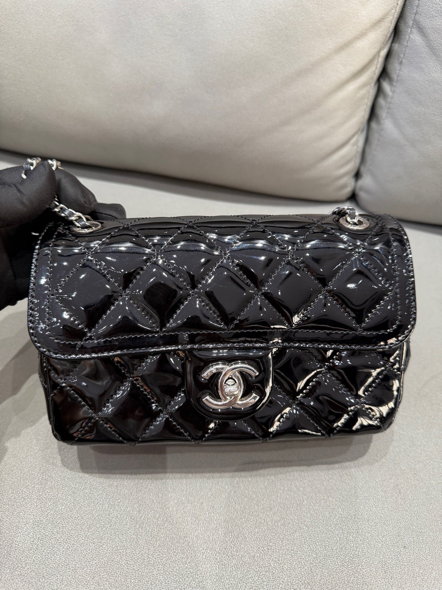 Chanel - Timeless/Classique - Patent leather - Black - (small)