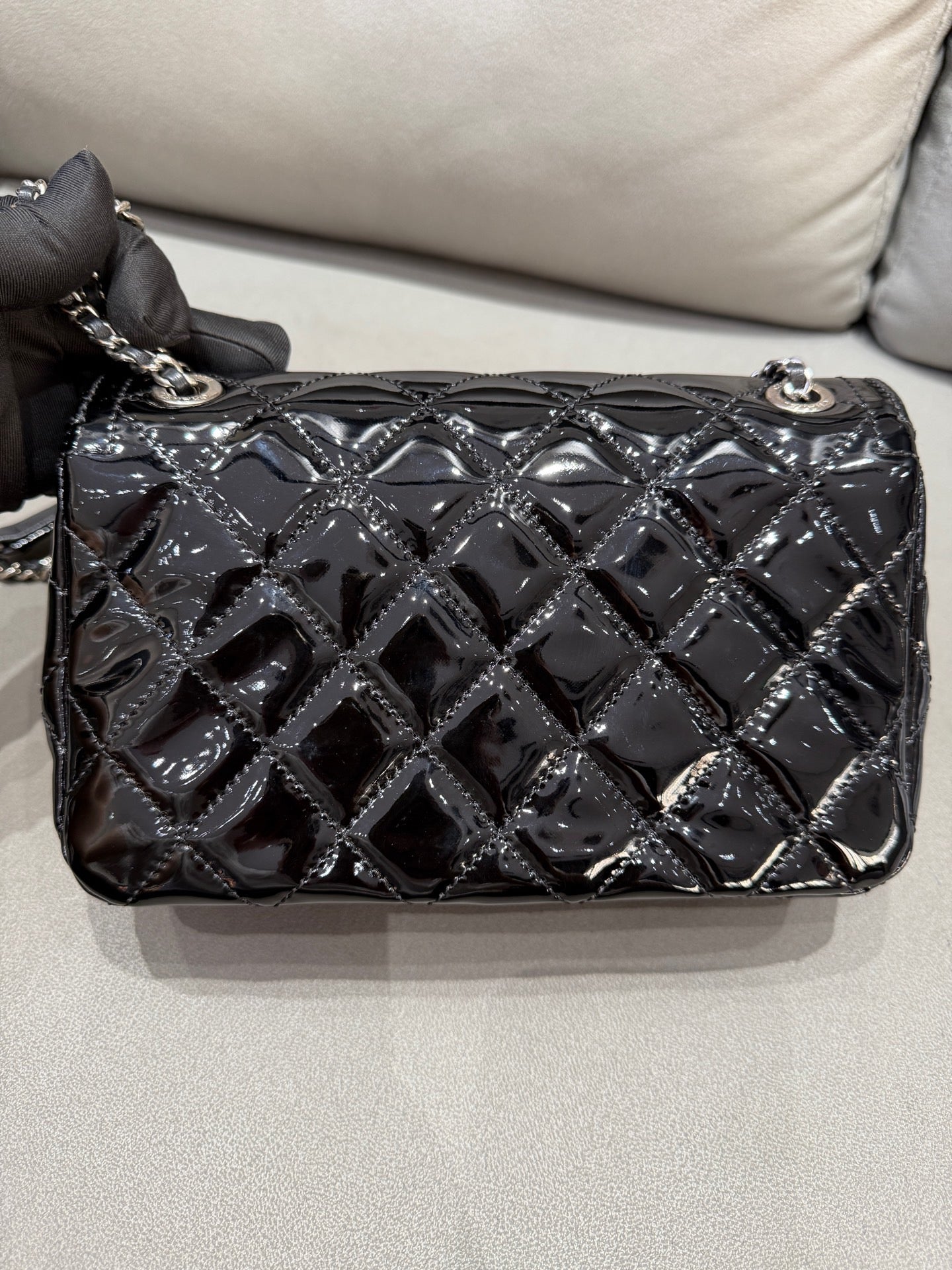 Chanel - Timeless/Classique - Patent leather - Black - (small)