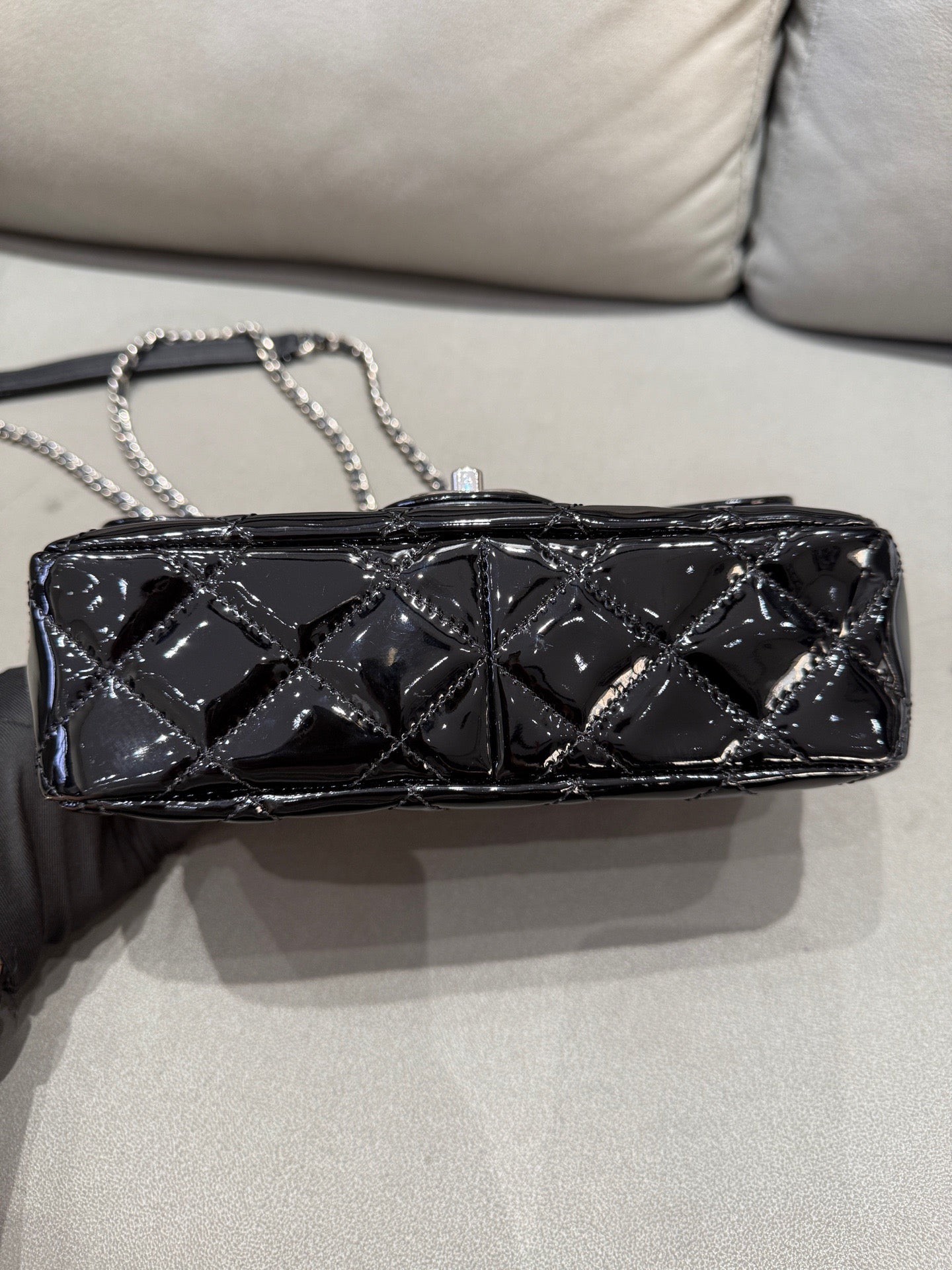 Chanel - Timeless/Classique - Patent leather - Black - (small)