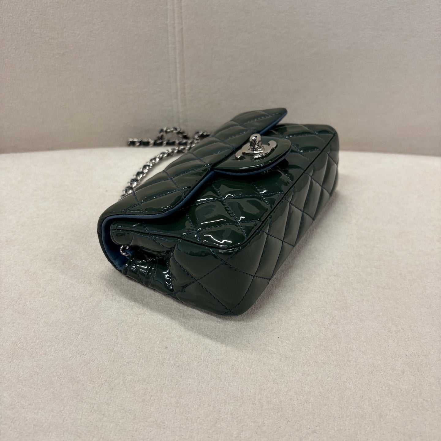 Chanel - Timeless/Classique - Patent leather - Green - (mini)