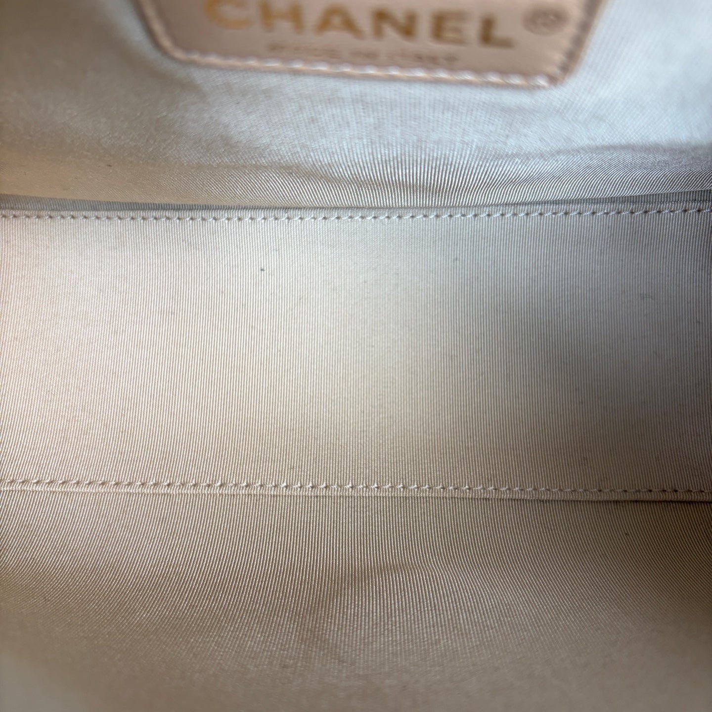 Chanel - Top Handle Flap Bag - Grained calfskin leather - Grey with Gold-Tone Hardware - (medium)