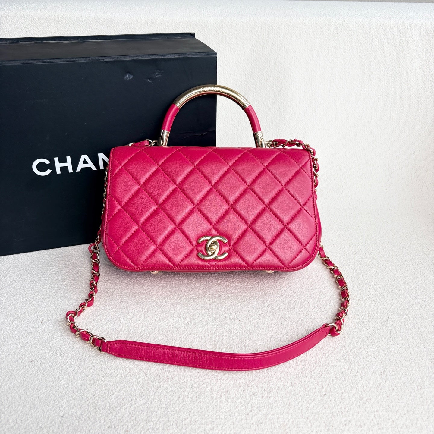 Chanel - Top Handle Flap Bag - Lambskin leather - Pink with Gold-Tone Hardware - (small)