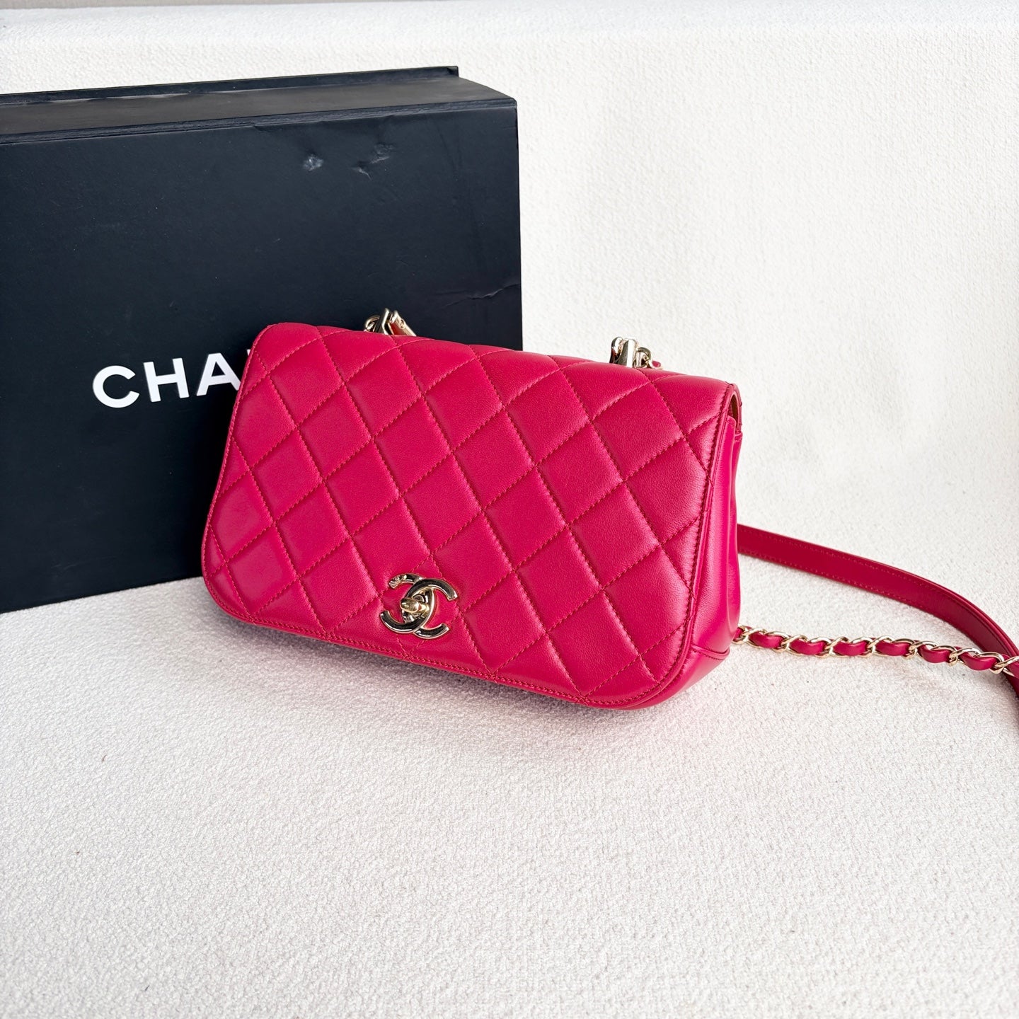 Chanel - Top Handle Flap Bag - Lambskin leather - Pink with Gold-Tone Hardware - (small)