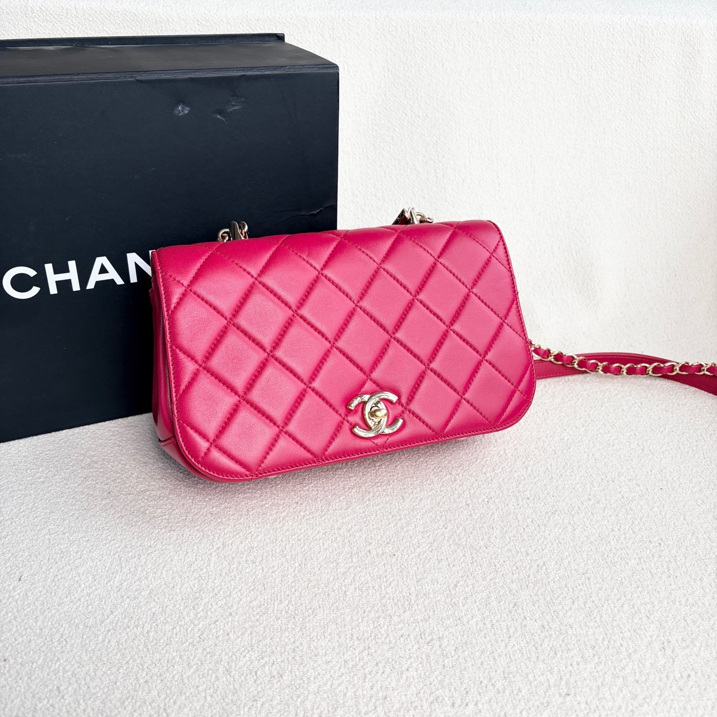 Chanel - Top Handle Flap Bag - Lambskin leather - Pink with Gold-Tone Hardware - (small)