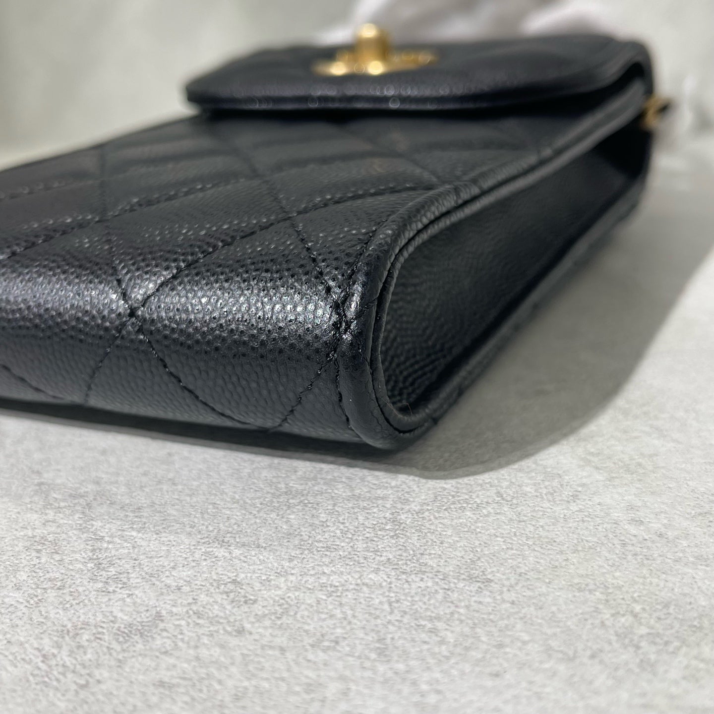Chanel - Top Handle Phone Holder with Chain - Caviar leather - Black with Gold-Tone Hardware - (mini)